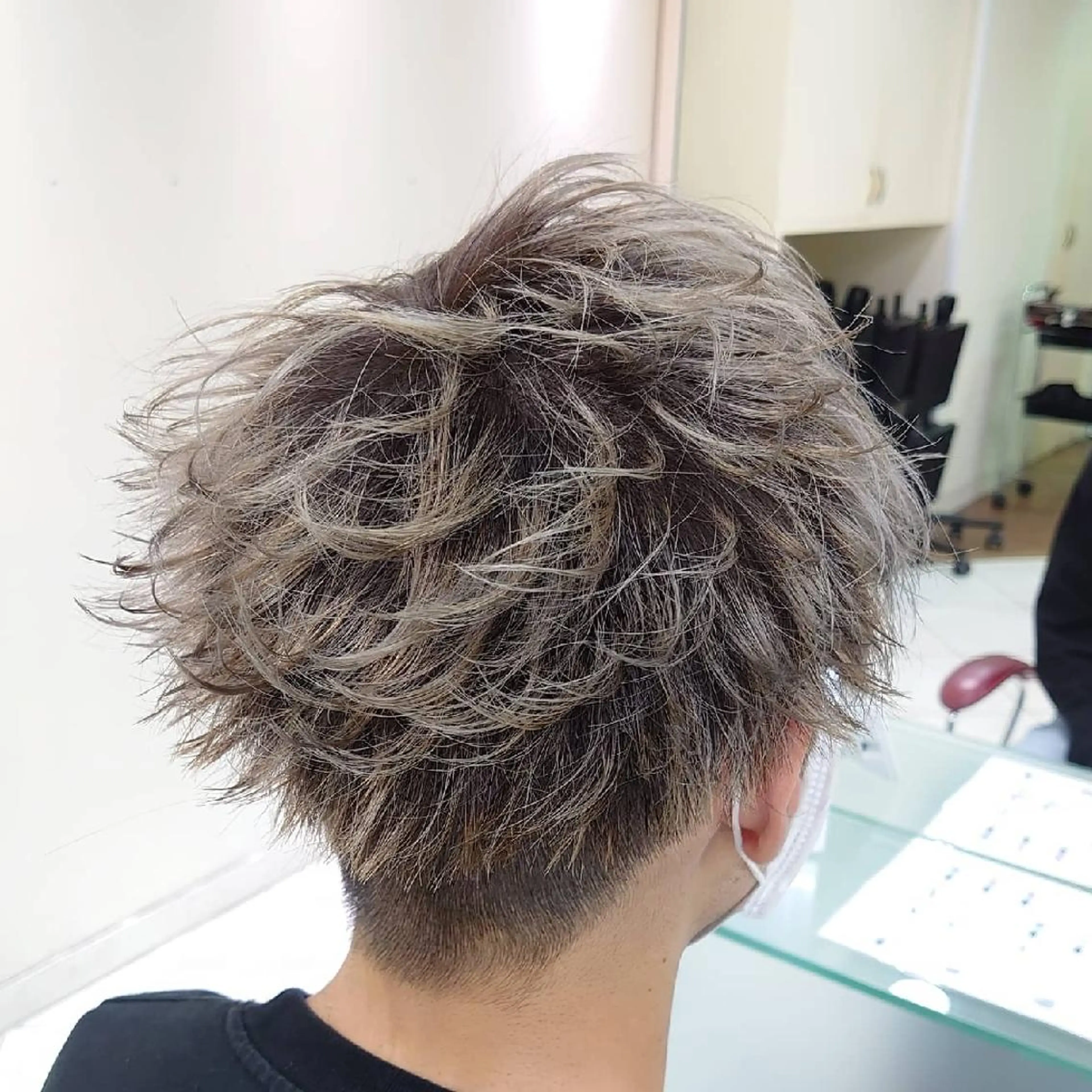 ショート カラー メンズ マッシュ 外ハネヘア 大卒美容師  一ノ瀬 凌のヘアスタイル