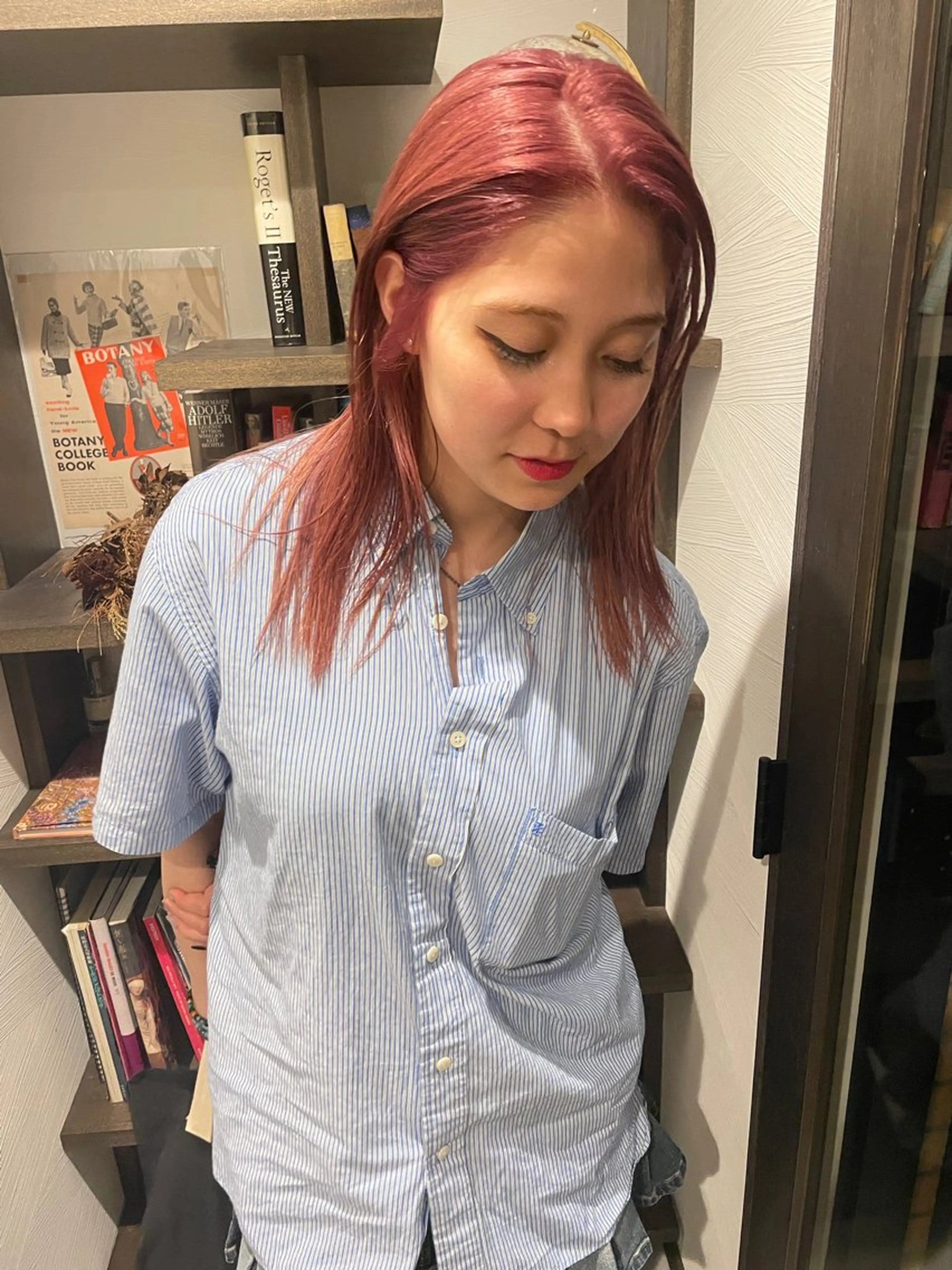 セミロング カラー ピンクカラー かきあげバング sugino miyuuのヘアスタイル