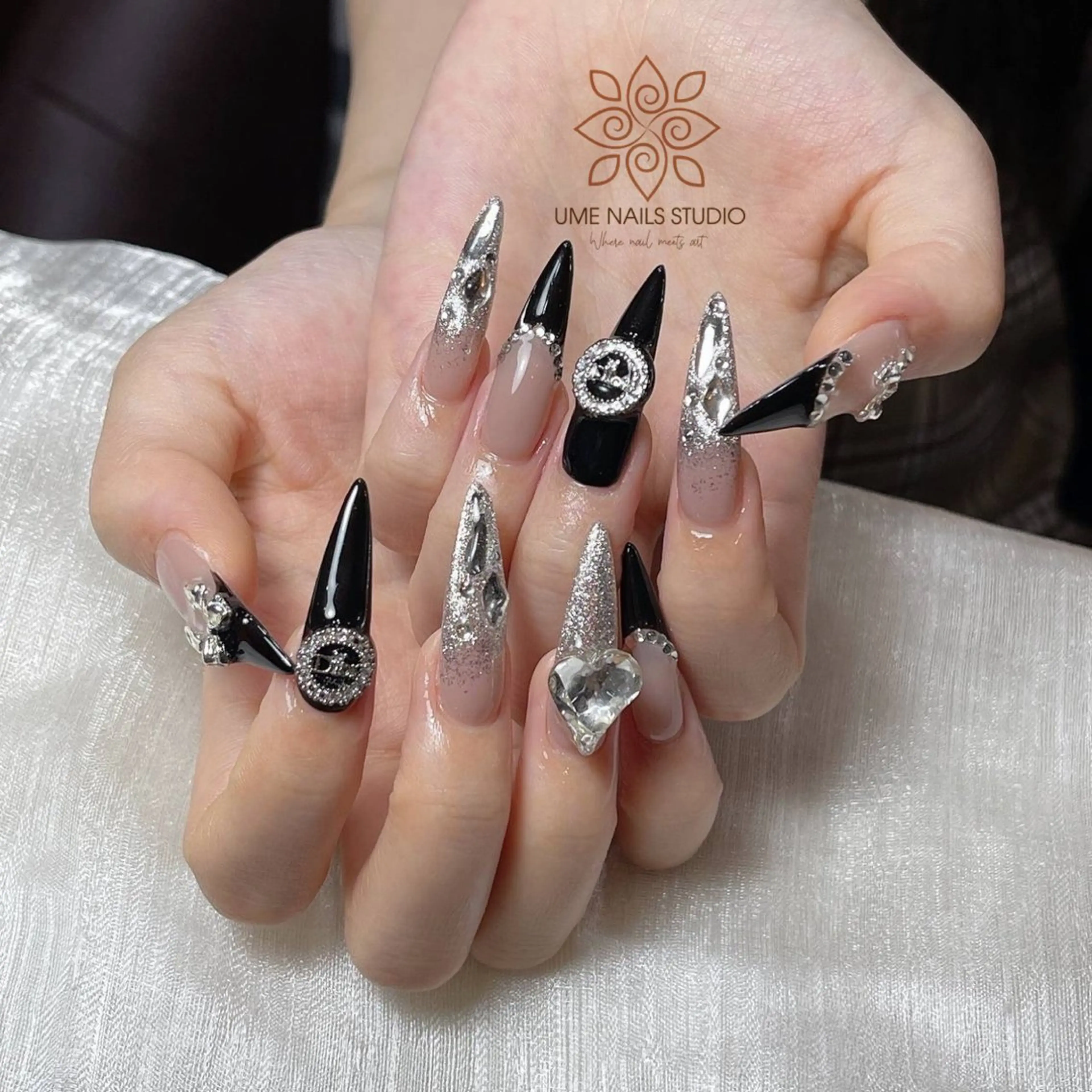 ネイル チークネイル クリアネイル ガーリー キラキラネイル 韓国ネイル ハンドネイル Ume Nail Studioのネイルデザイン