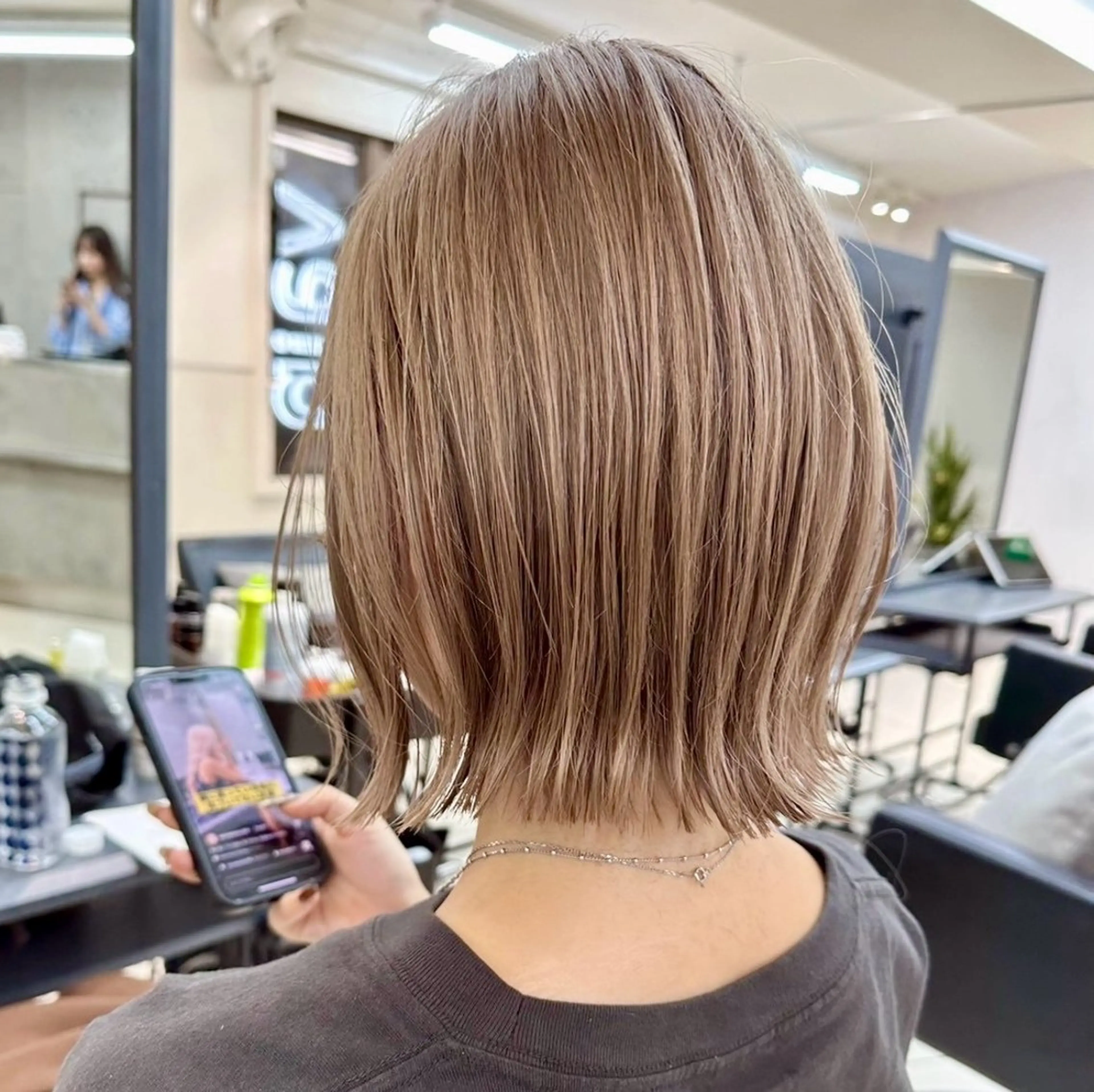 ショート カラー カット ヘアカラー 透け感カラー 🌱いわさきのヘアスタイル