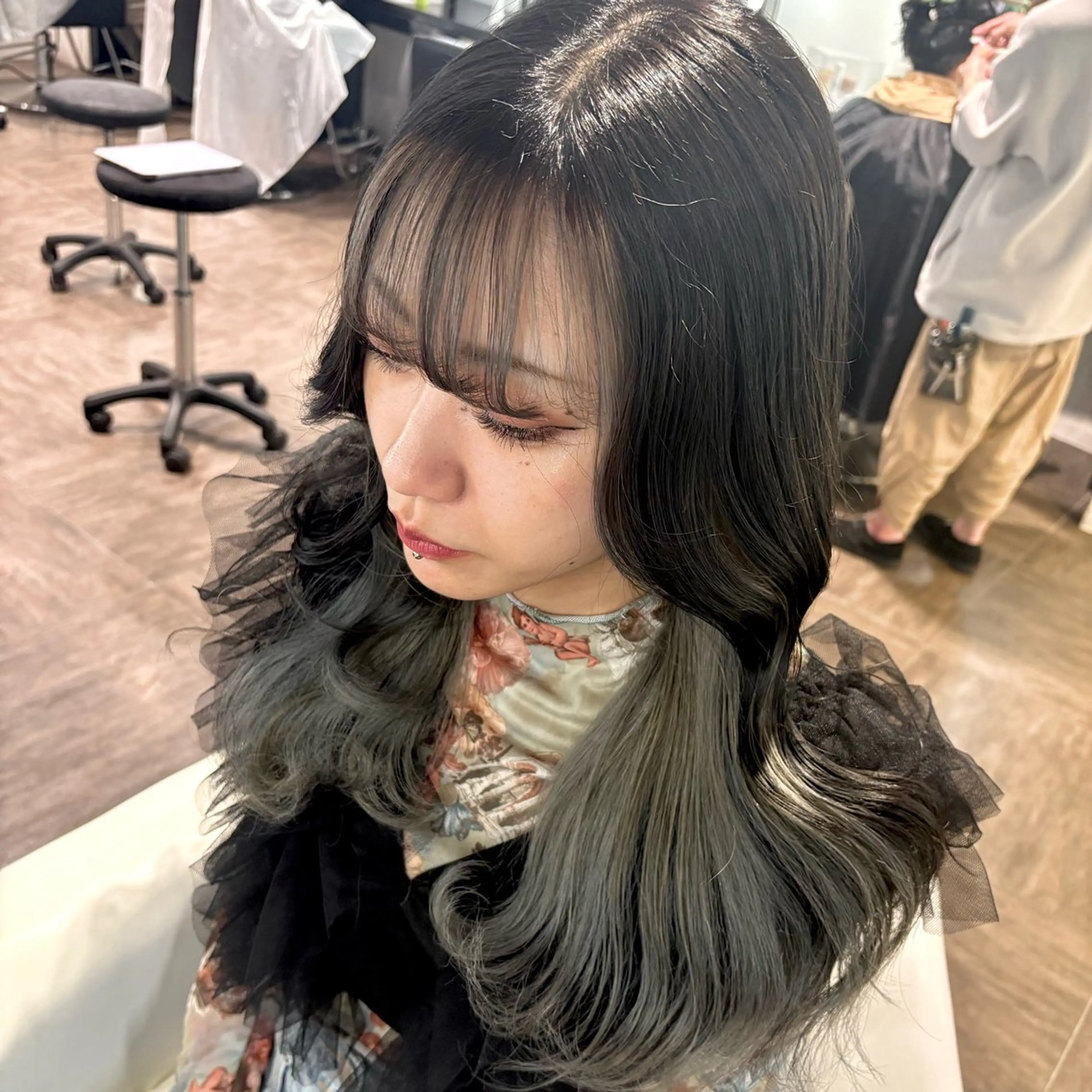 ロング カラー インナーカラー シルバー ヘアカラー トリートメント 🤍愛されヘア⌇ 𝐑 𝐈 𝐎🤍のヘアスタイル