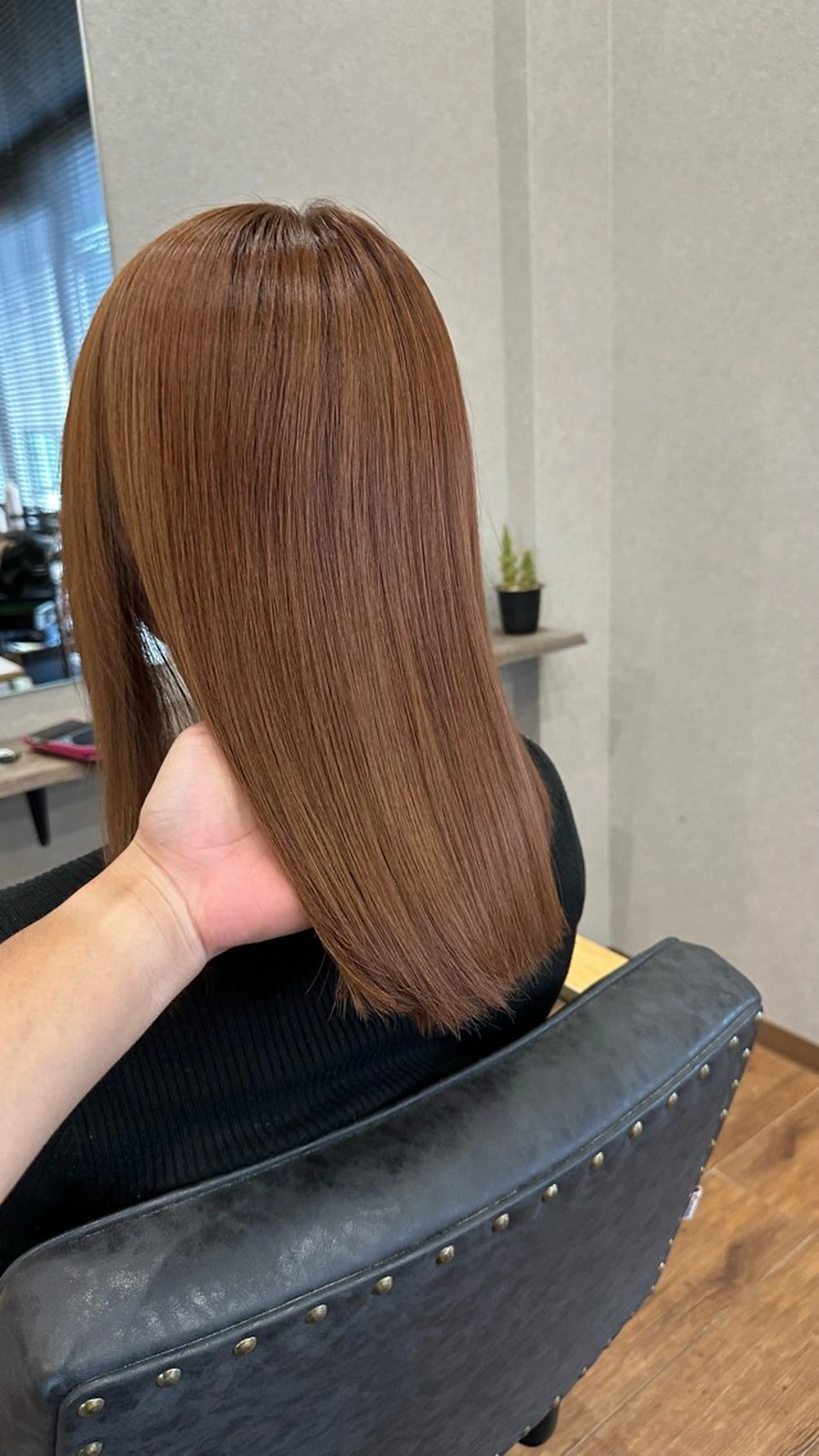 セミロング カラー ベージュカラー オレンジ オレンジベージュ ヘアカラー トリートメント clocca所属・鵜飼 真伍のヘアスタイル