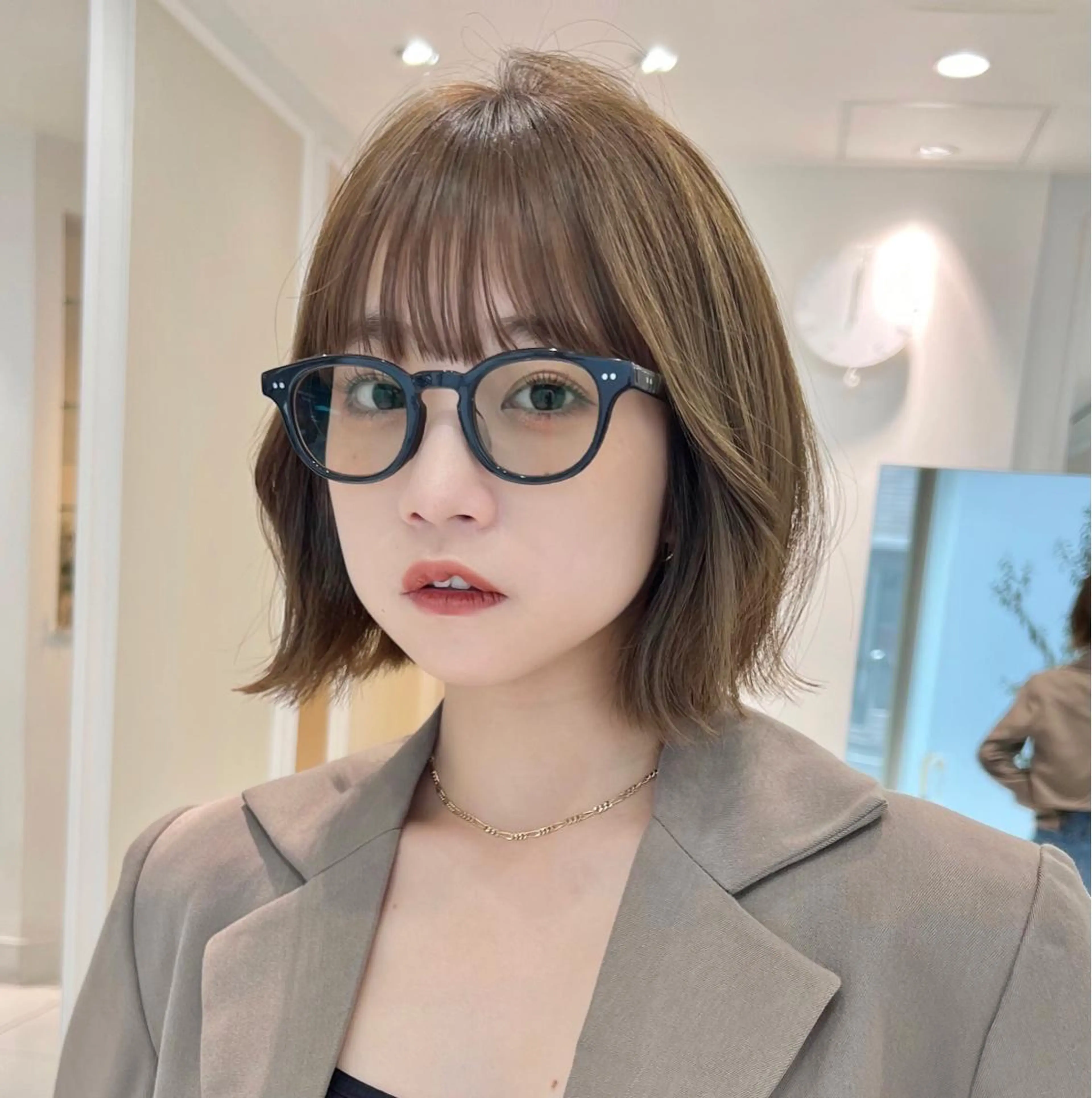 ミディアム カラー パーマ ヘアアレンジ ベージュカラー オリーブベージュ ボブ タンバルモリ 韓国風ヘア hotely所属・✨まとまるボブ/ 切りっぱなし/ユキナのヘアスタイル