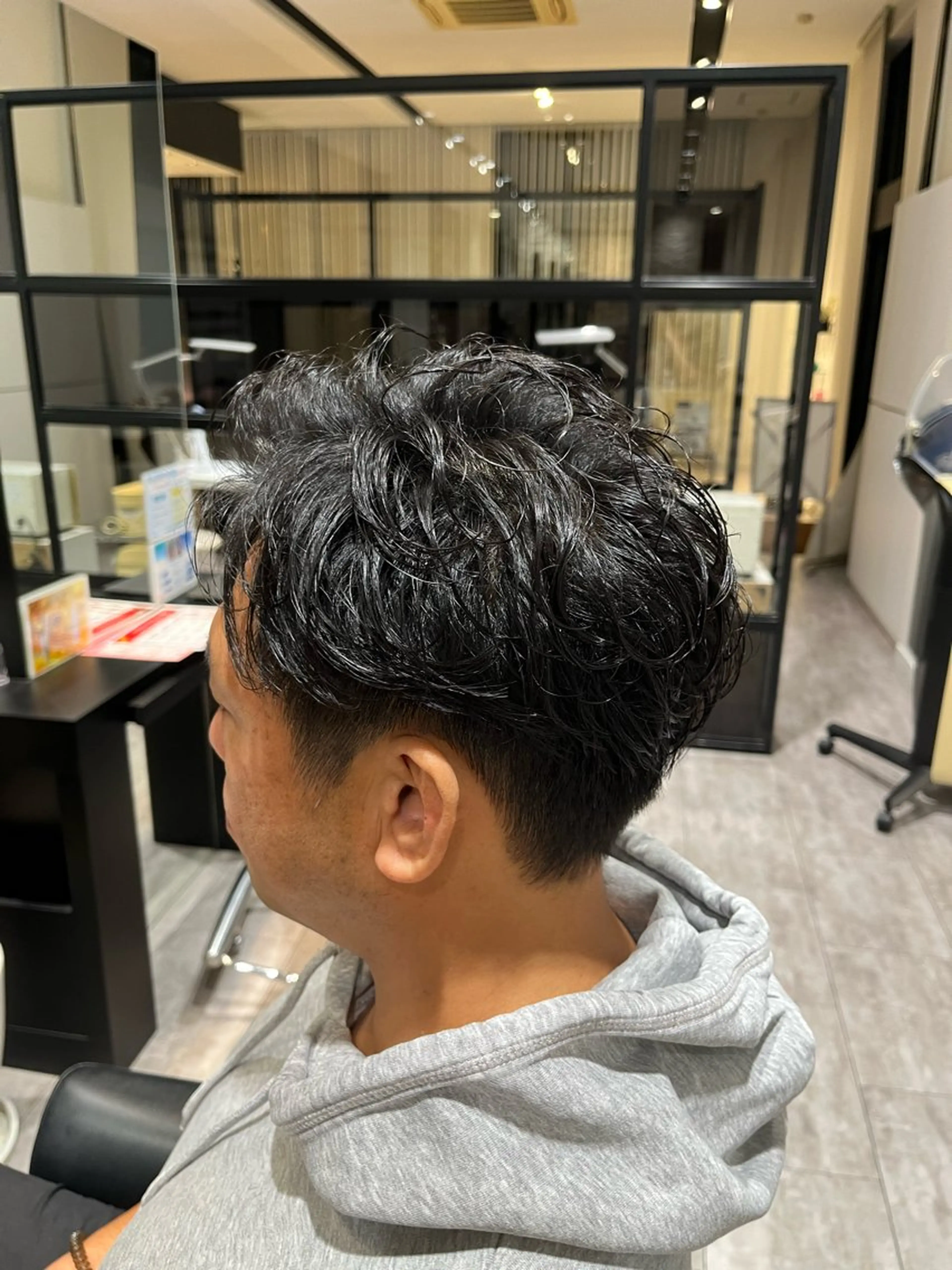 メンズ メンズパーマ 刈り上げ 亀井 慎太郎のヘアスタイル