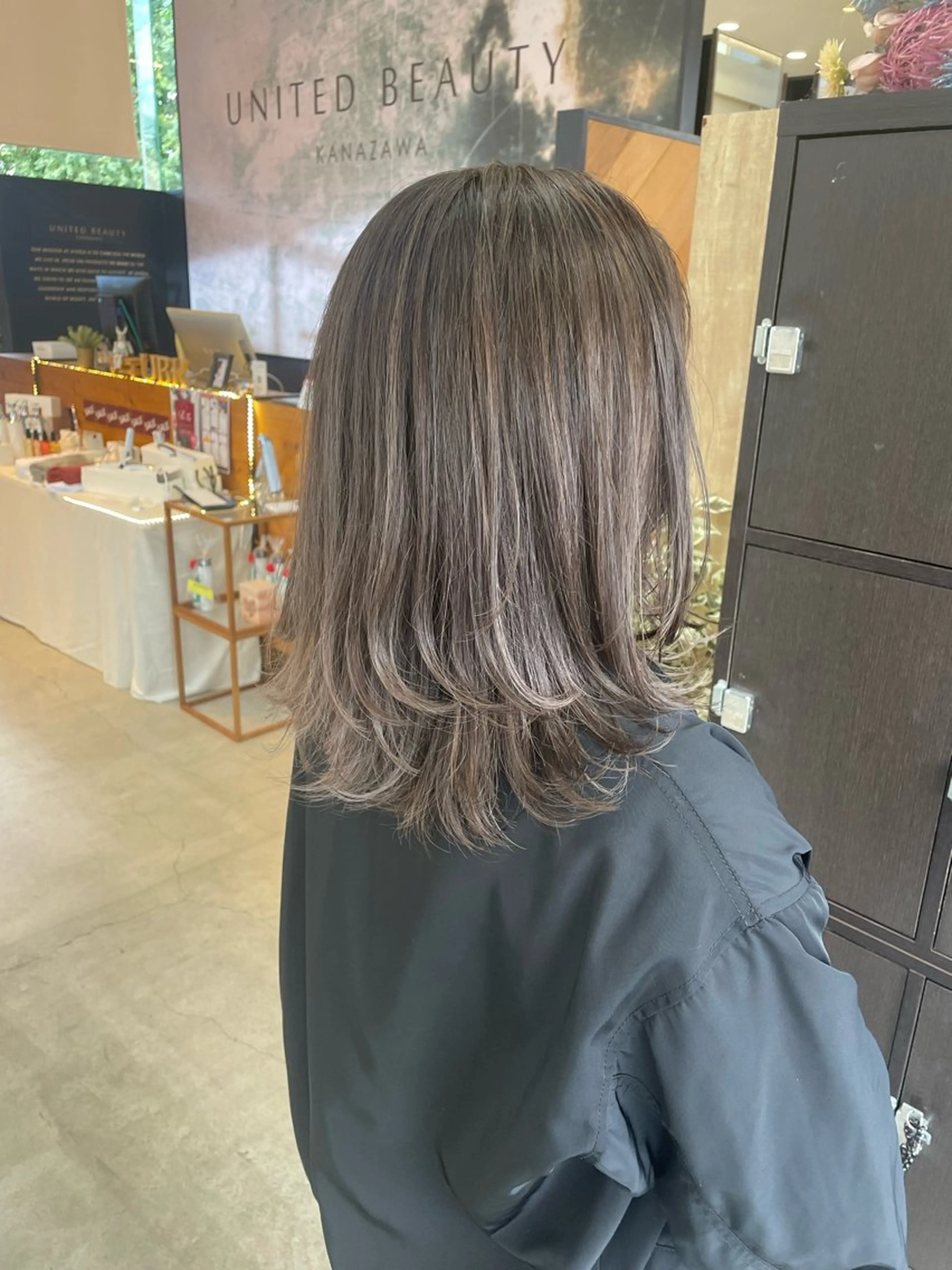 ミディアム アッシュ ハイライト ヘアカラー テラダ ユウシンのヘアスタイル