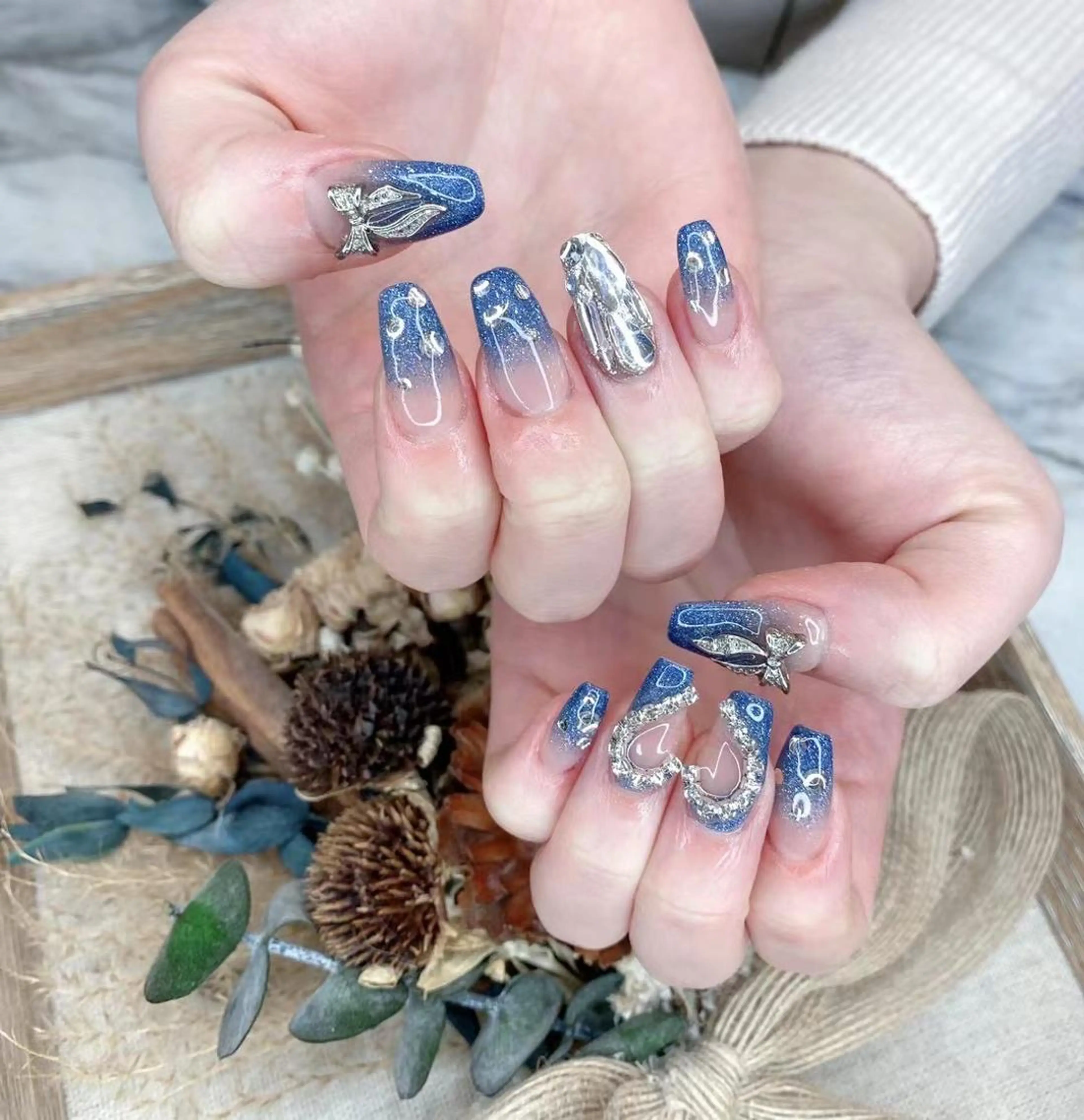 ネイル ブルー ハート シルバー ストーンネイル Babarla Nailのネイルデザイン