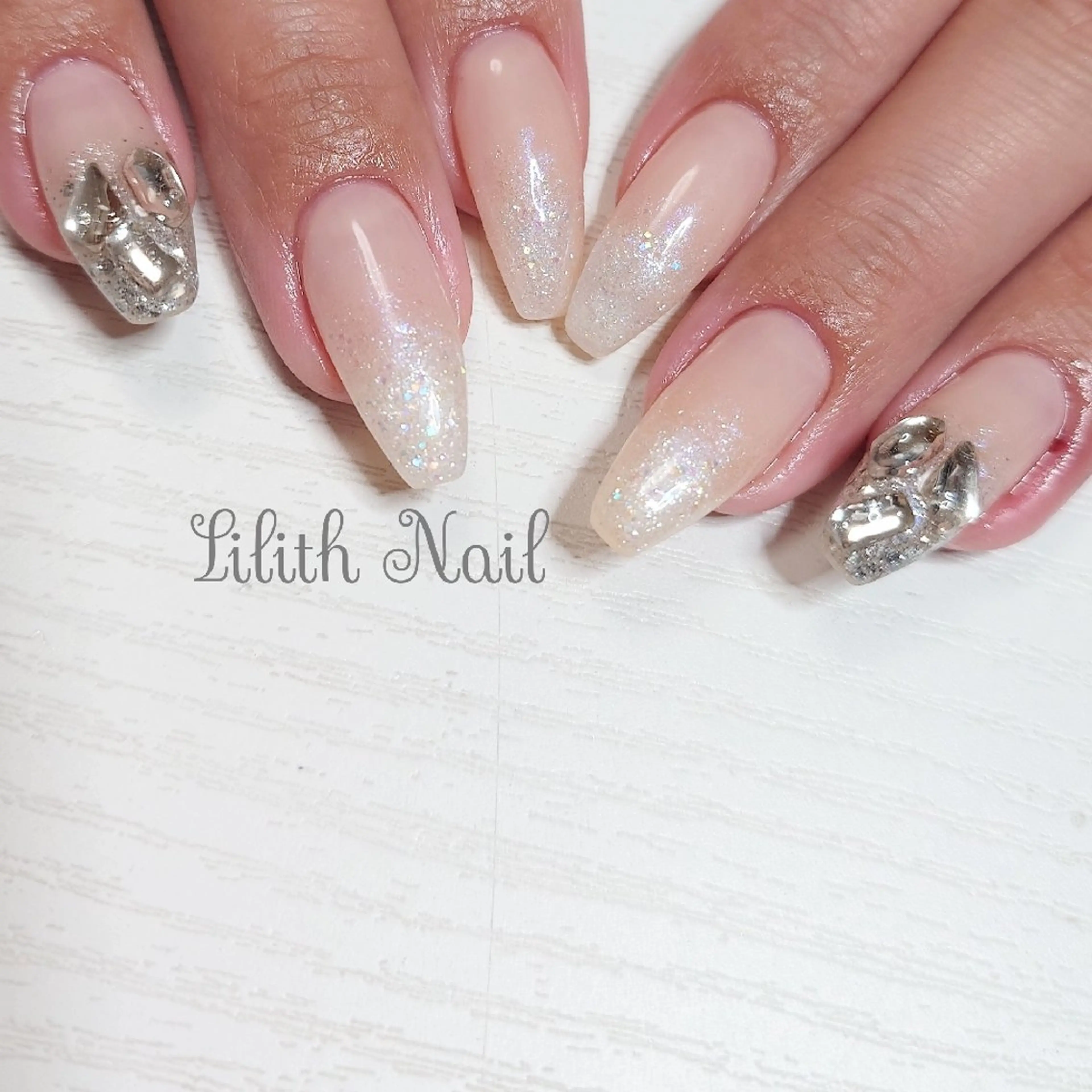 ネイル ストーンネイル ハンドネイル Lilith Nailのネイルデザイン