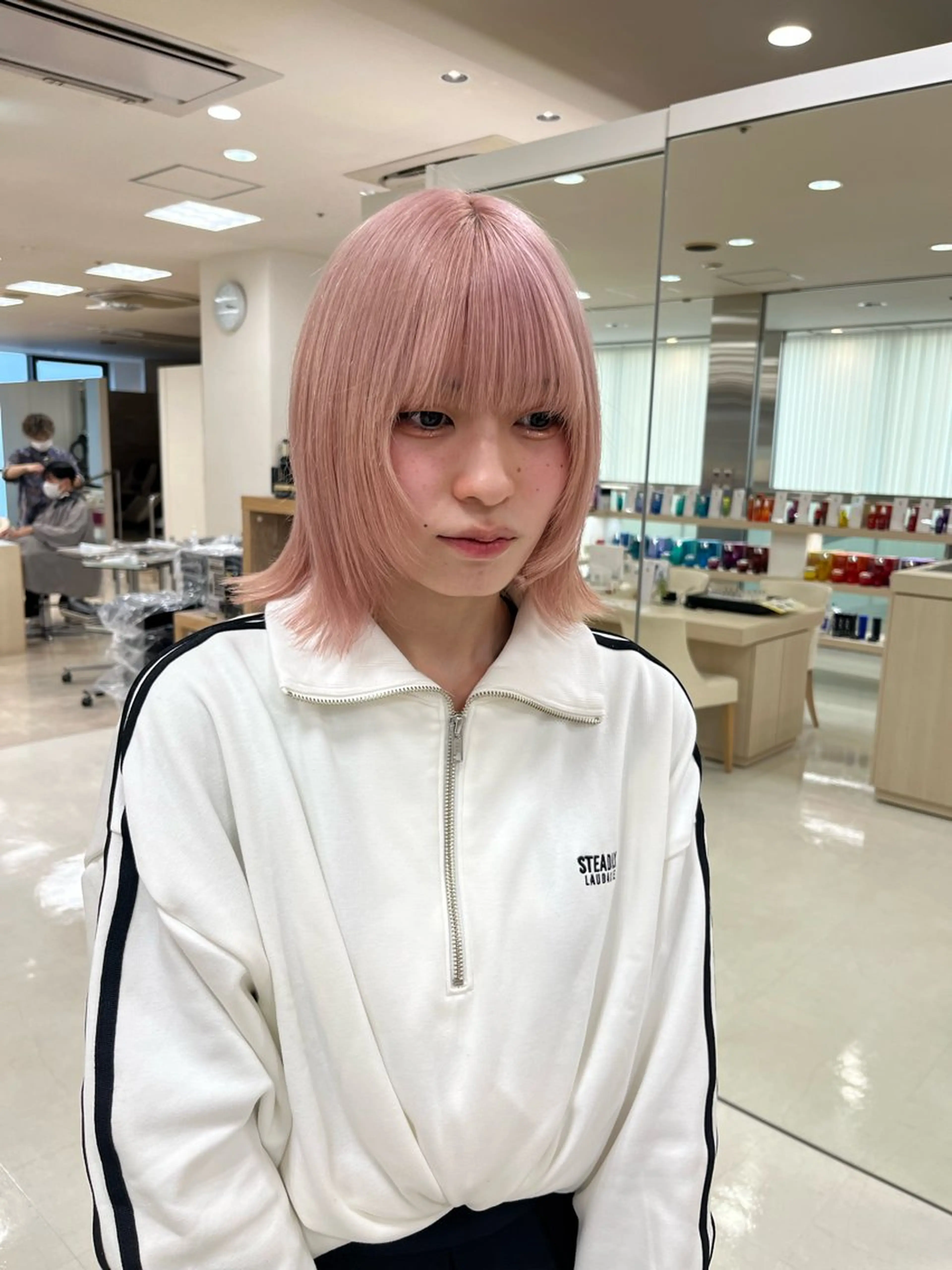 ショート カラー ブリーチ カット ヘアカラー トリートメント m i k u🕊️ 韓国レイヤー/暖色のヘアスタイル