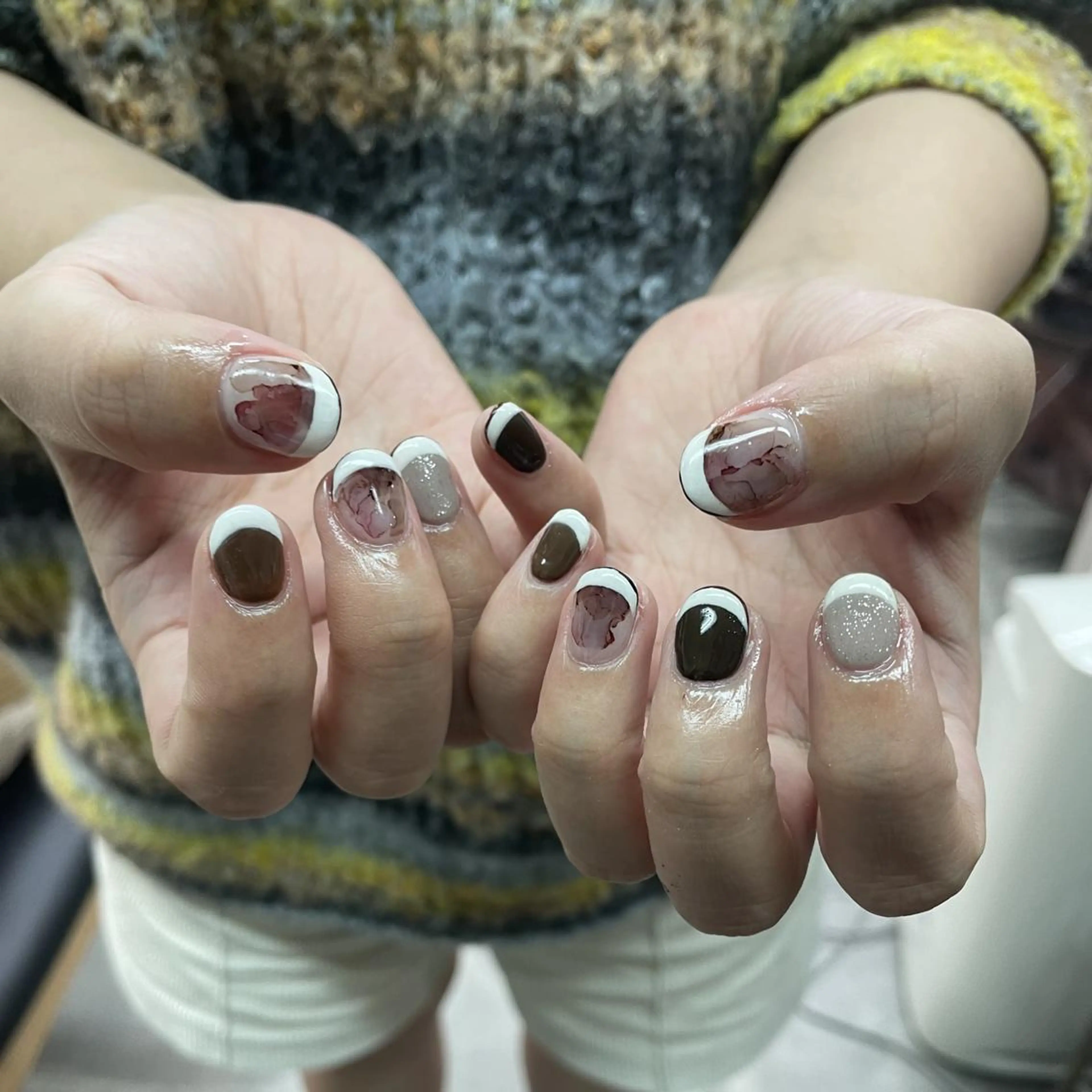 ネイル アートネイル べっ甲ネイル ジェルネイル グリーン マグネットネイル nailstudio eviz新宿店のネイルデザイン