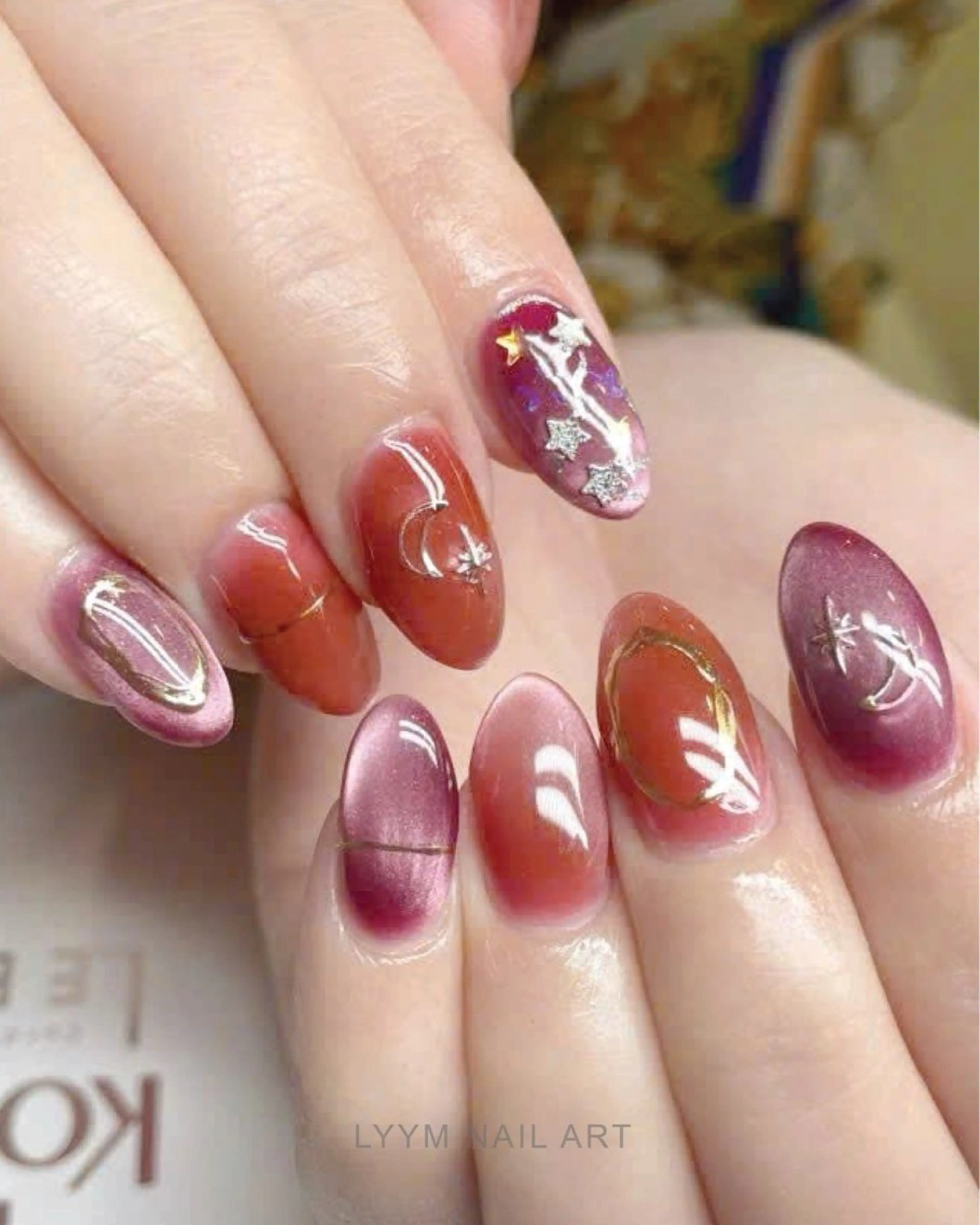 ネイル 韓国ネイル ラメ(グリッター) ニュアンスネイル 赤色 ハンドネイル LYYM Nail Salonのネイルデザイン