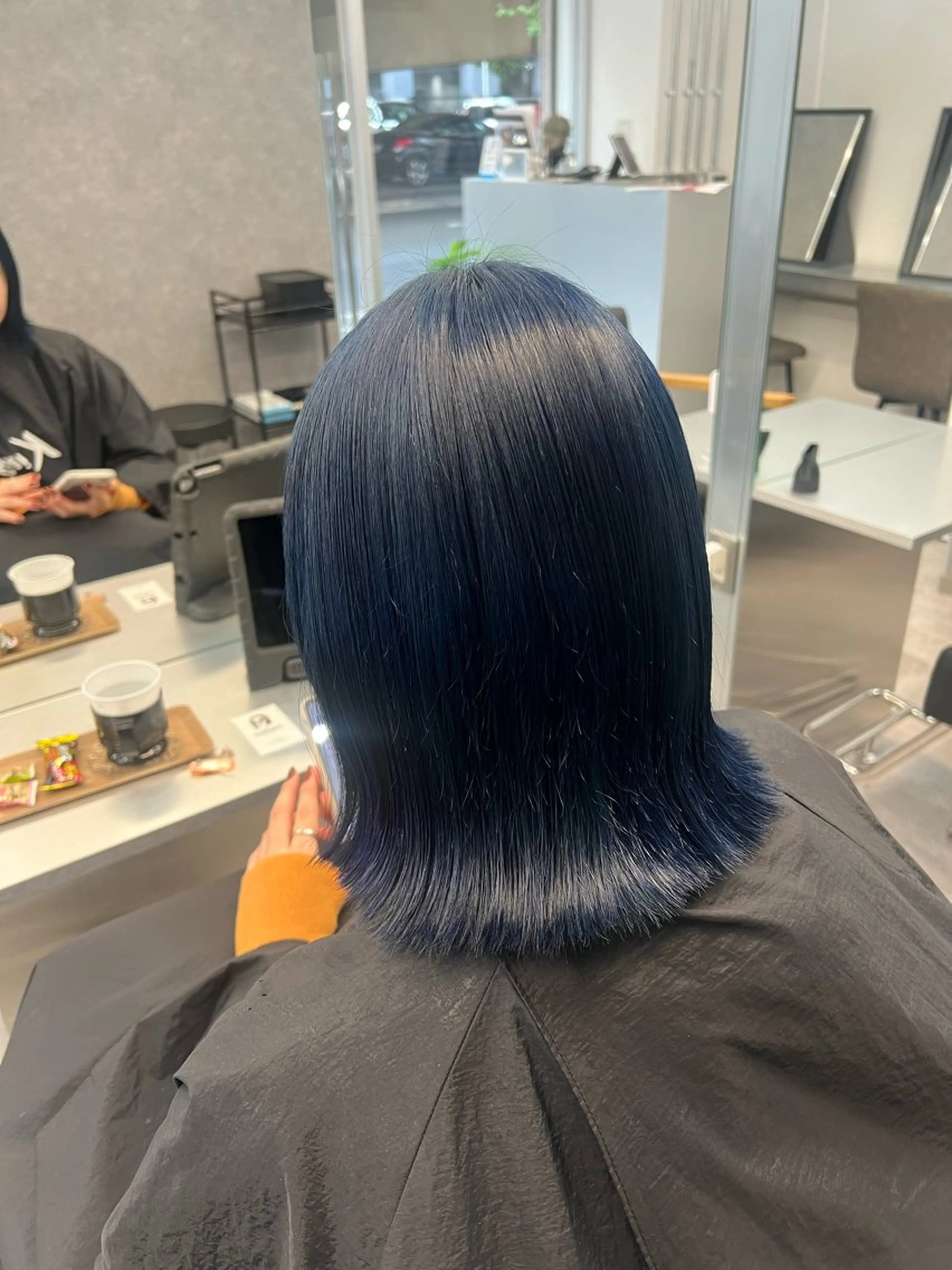 セミロング カラー ブルーカラー 中井 一葉のヘアスタイル