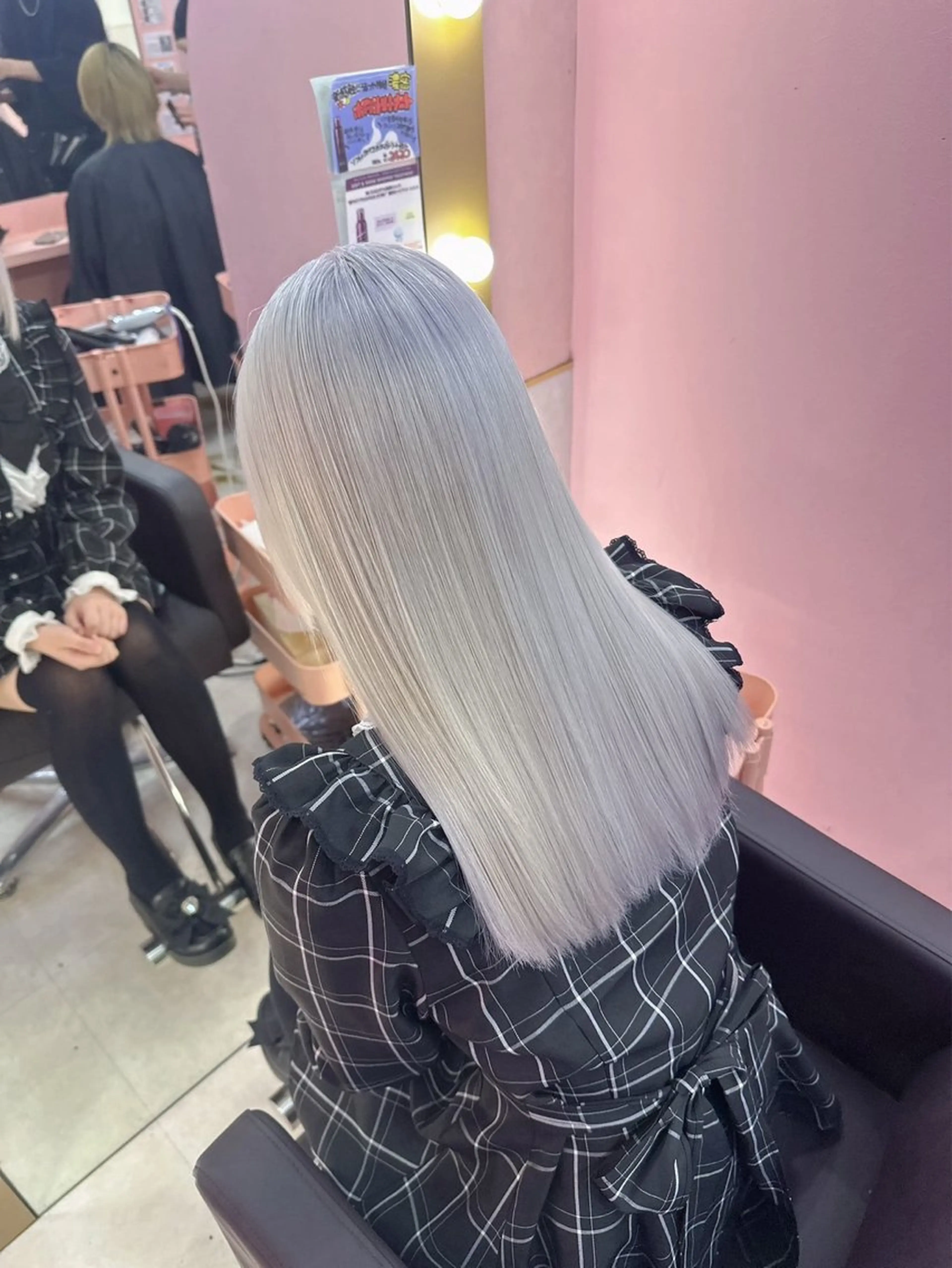 ミディアム カラー アッシュ アッシュグレー ベージュカラー ブリーチ ブロンド ピンク🎀ブロンド 💎ハイトーン/大和のヘアスタイル