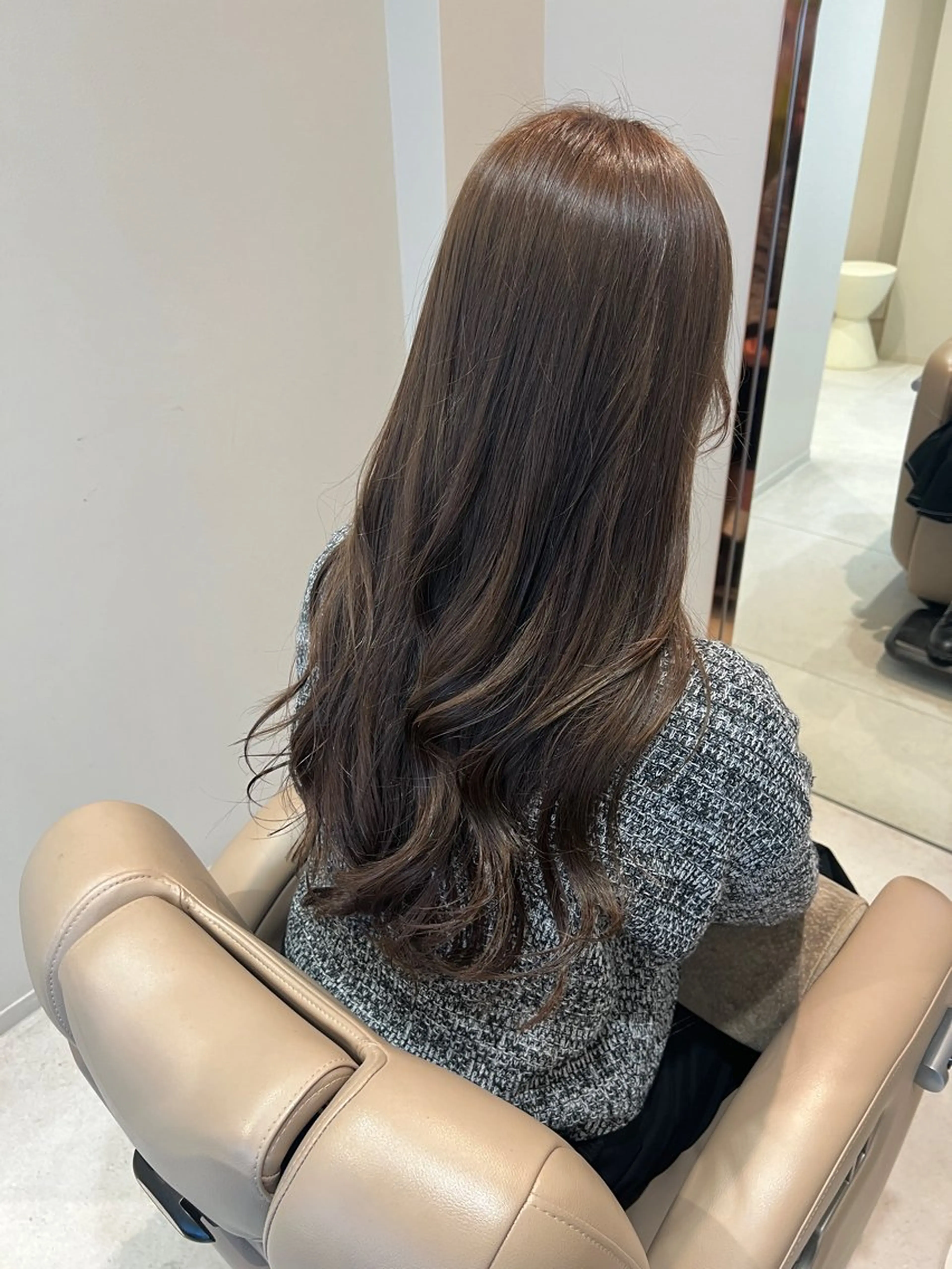 ロング カラー ベージュカラー ブリーチ ブリーチなしカラー カット ヘアカラー トリートメント ノイシキ サキのヘアスタイル