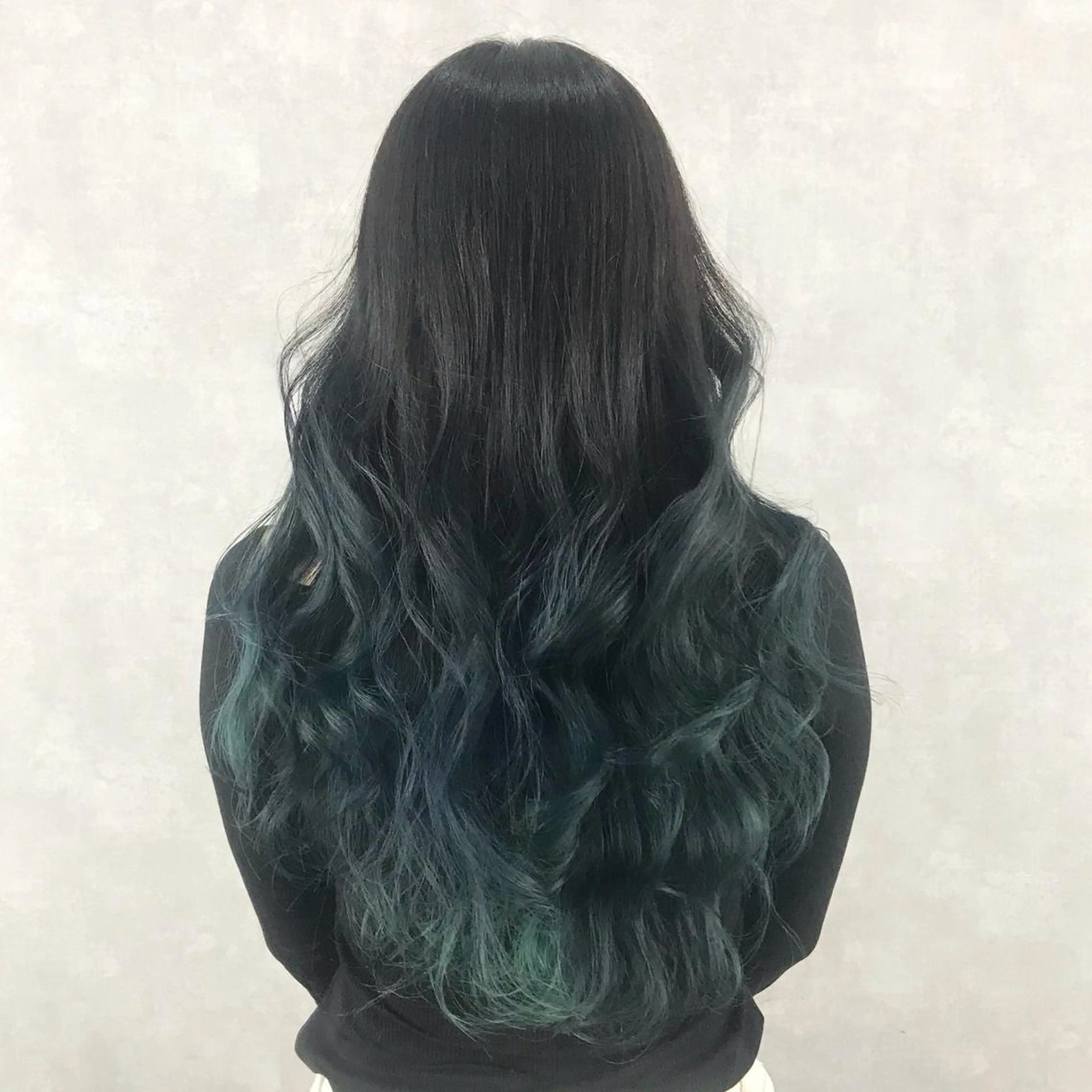 ロング カラー ブリーチ エメラルドグリーン グラデーションカラー ヨシンモリ ムルギョル巻き サロウィン所属・K-POP好き美容師 🇰🇷Kai.Yのヘアスタイル