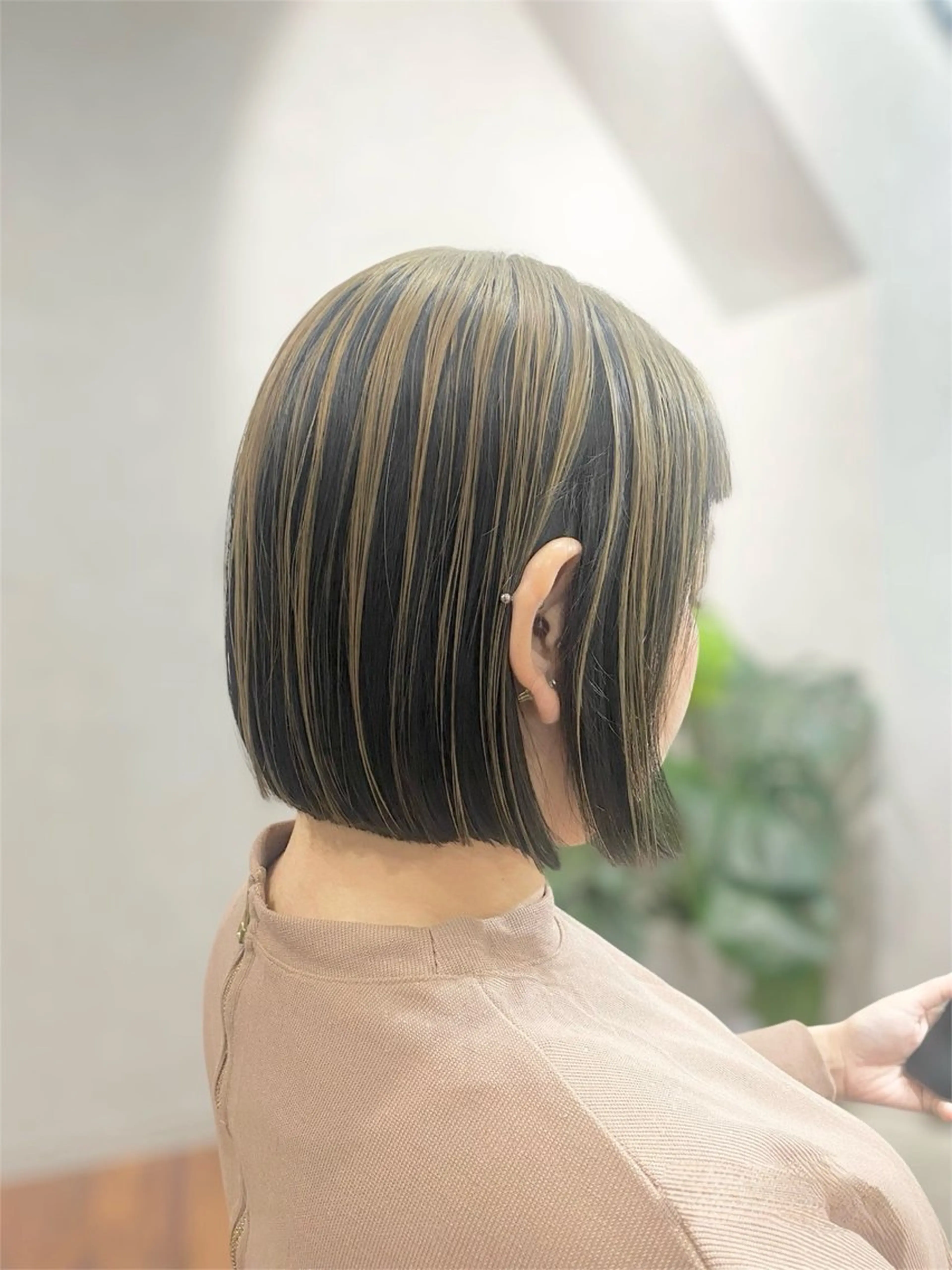 ミディアム カット ヘアカラー _White所属・ＳＨＩ ＺＵのヘアスタイル