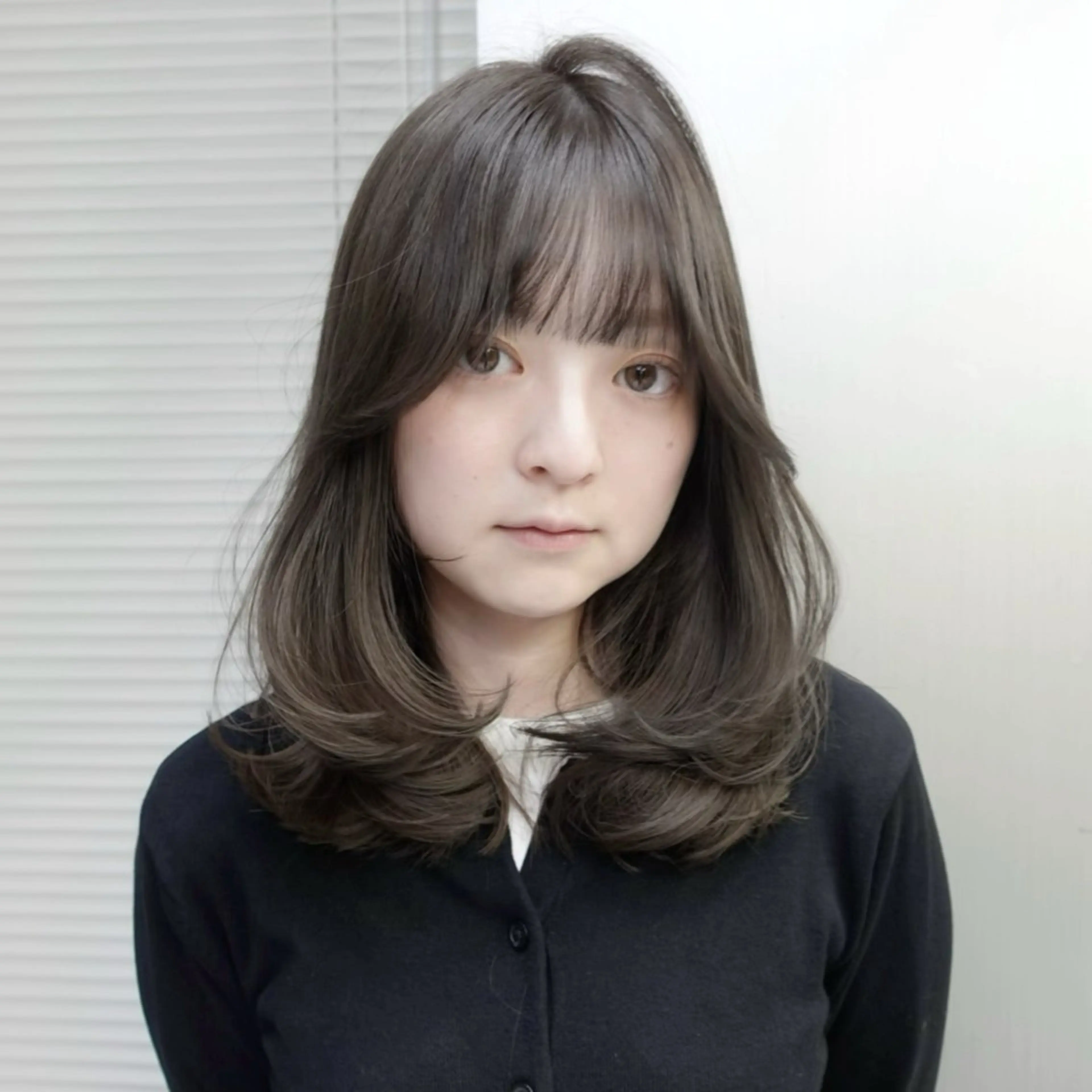 ミディアム カット ヘアカラー トリートメント akiho/透明感 カラー/グレージュのヘアスタイル