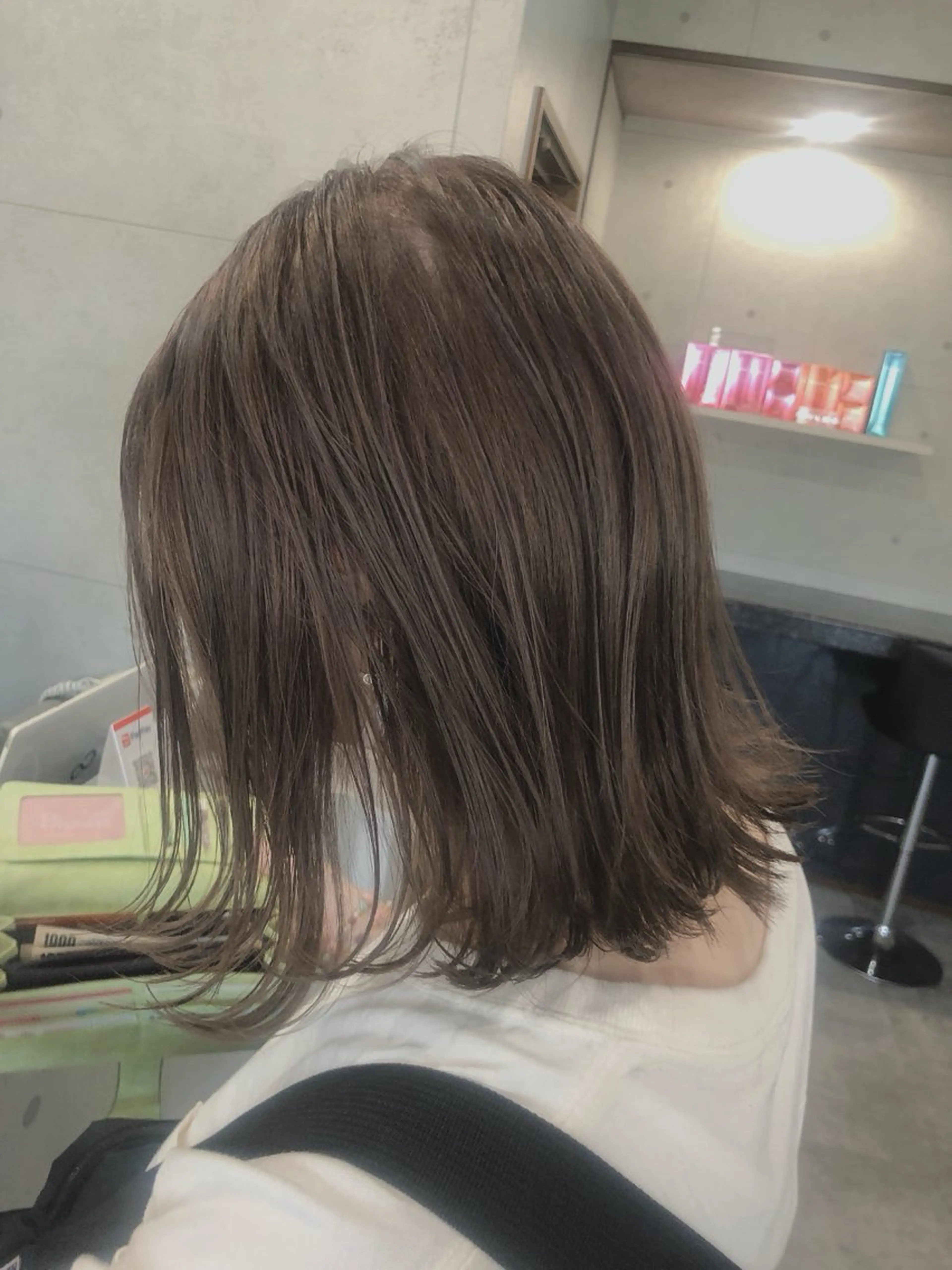 セミロング ボブ くびれヘア くせ毛 切りっぱなしロブ 小顔カット カット ヘアカラー REVE所属・REVE 【外国人風カラー】のヘアスタイル