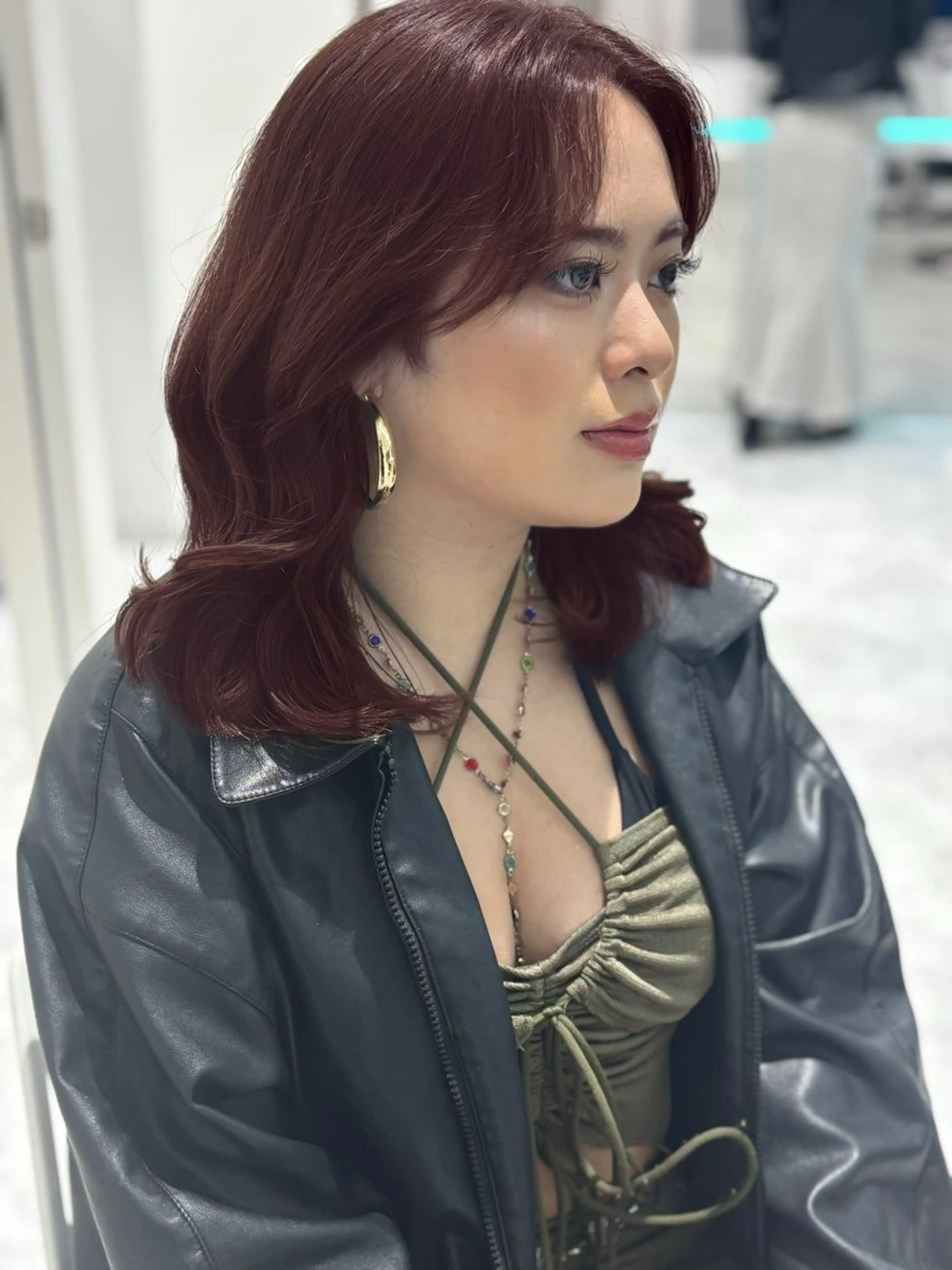 ロング カラー ヘアアレンジ 黒髪 ブリーチ ボルドーカラー ケアカラー 透明感カラー ヘアカラー トリートメント ヘッドスパ ヘアセット ブリーチなし暖色🥀 レイヤーカットひのきのヘアスタイル