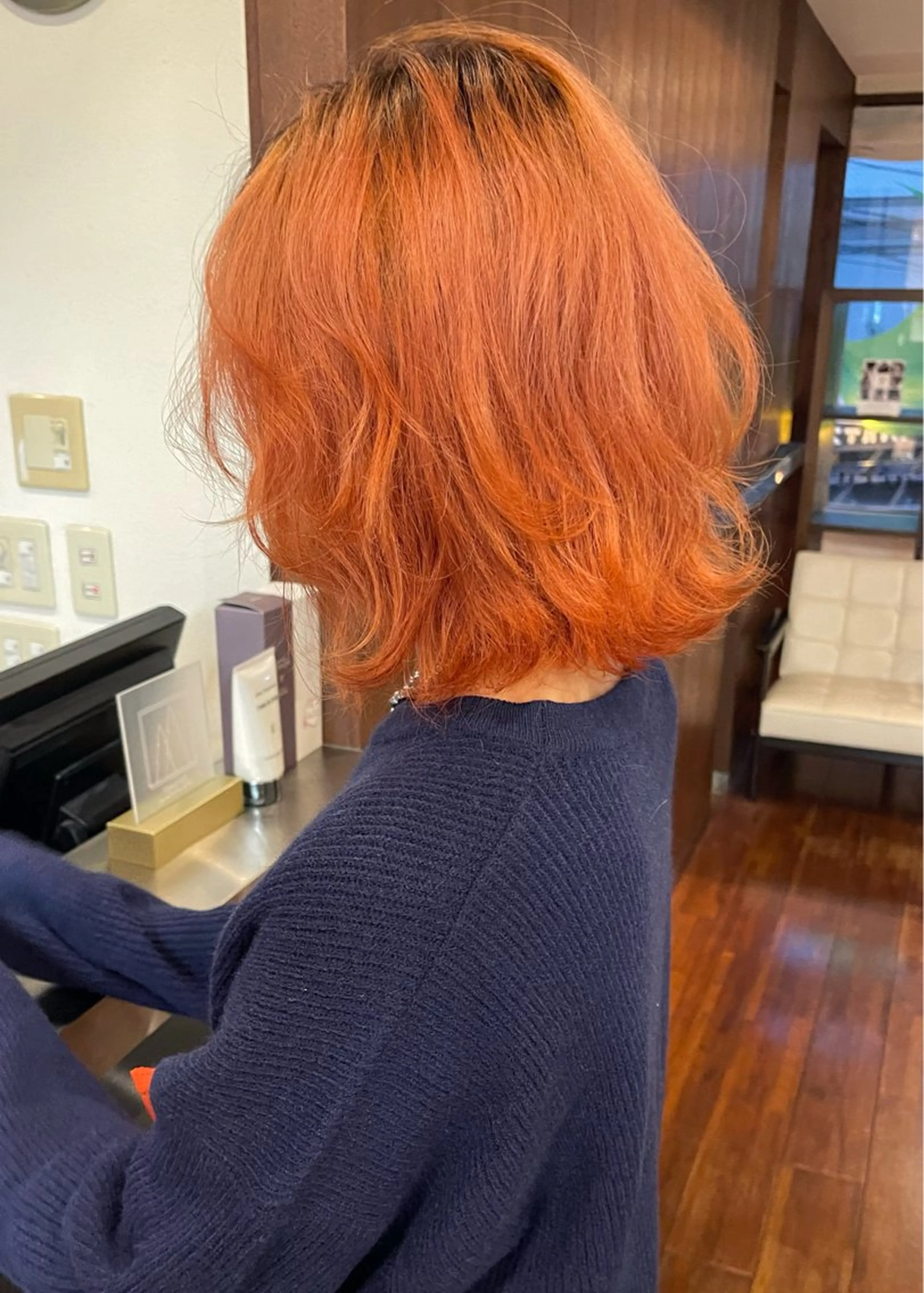 ショート カラー オレンジ カット ヘアカラー トリートメント 髪質改善ｶﾗｰ ｹｱﾌﾞﾘｰﾁ/ﾀﾑのヘアスタイル