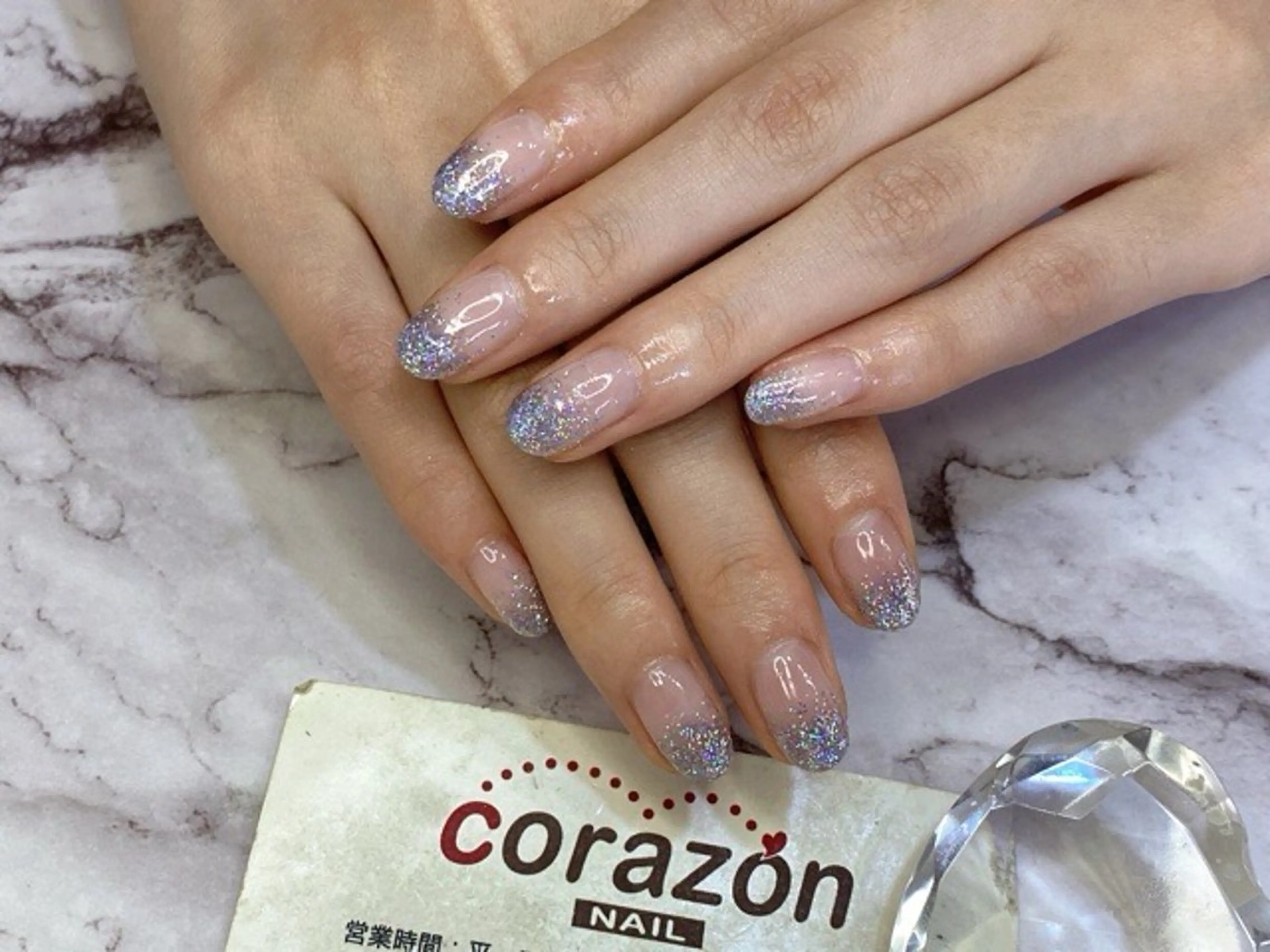 ネイル オーロラネイル ジェルネイル グラデーション ラメ(グリッター) ラメグラデーション ハンドネイル corazon所属・ネイリスト aicoのネイルデザイン