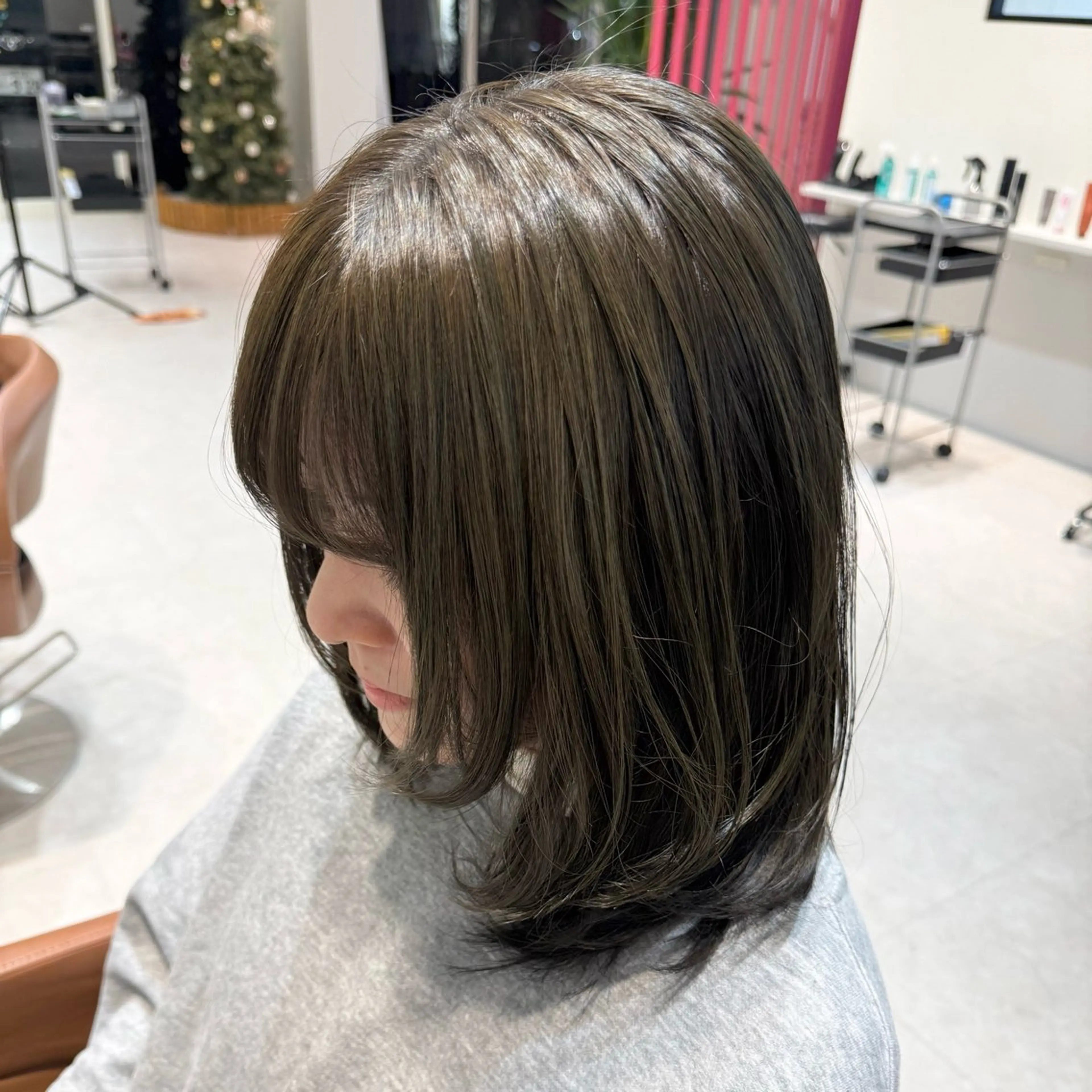 ミディアム カラー ブリーチ ブラウンカラー ブリーチなしカラー オリーブブラウン ヘアカラー ヒナ子🦋 ブリーチカラーのヘアスタイル