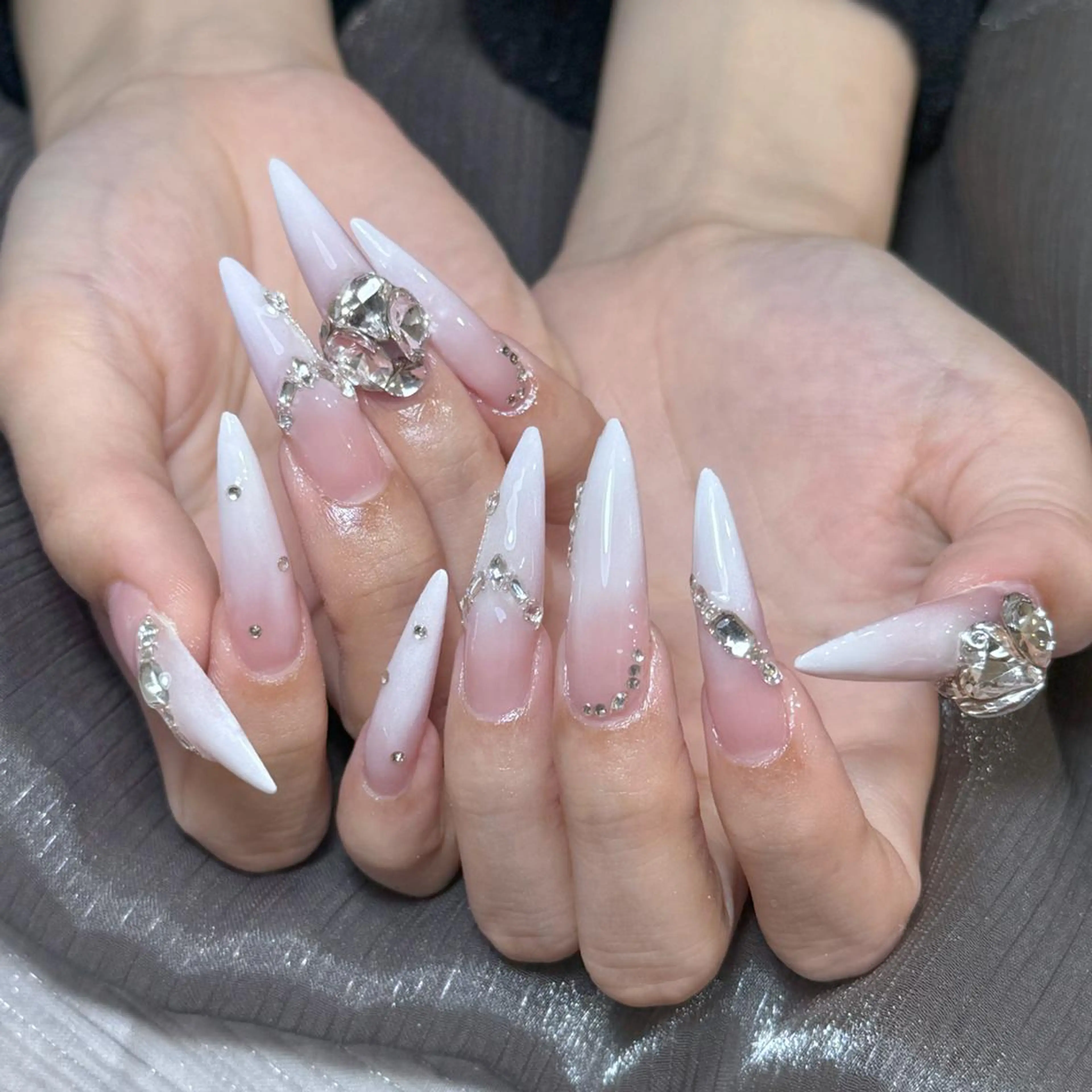 ネイル ハンドネイル ハンドケア Mio ⛱のネイルデザイン