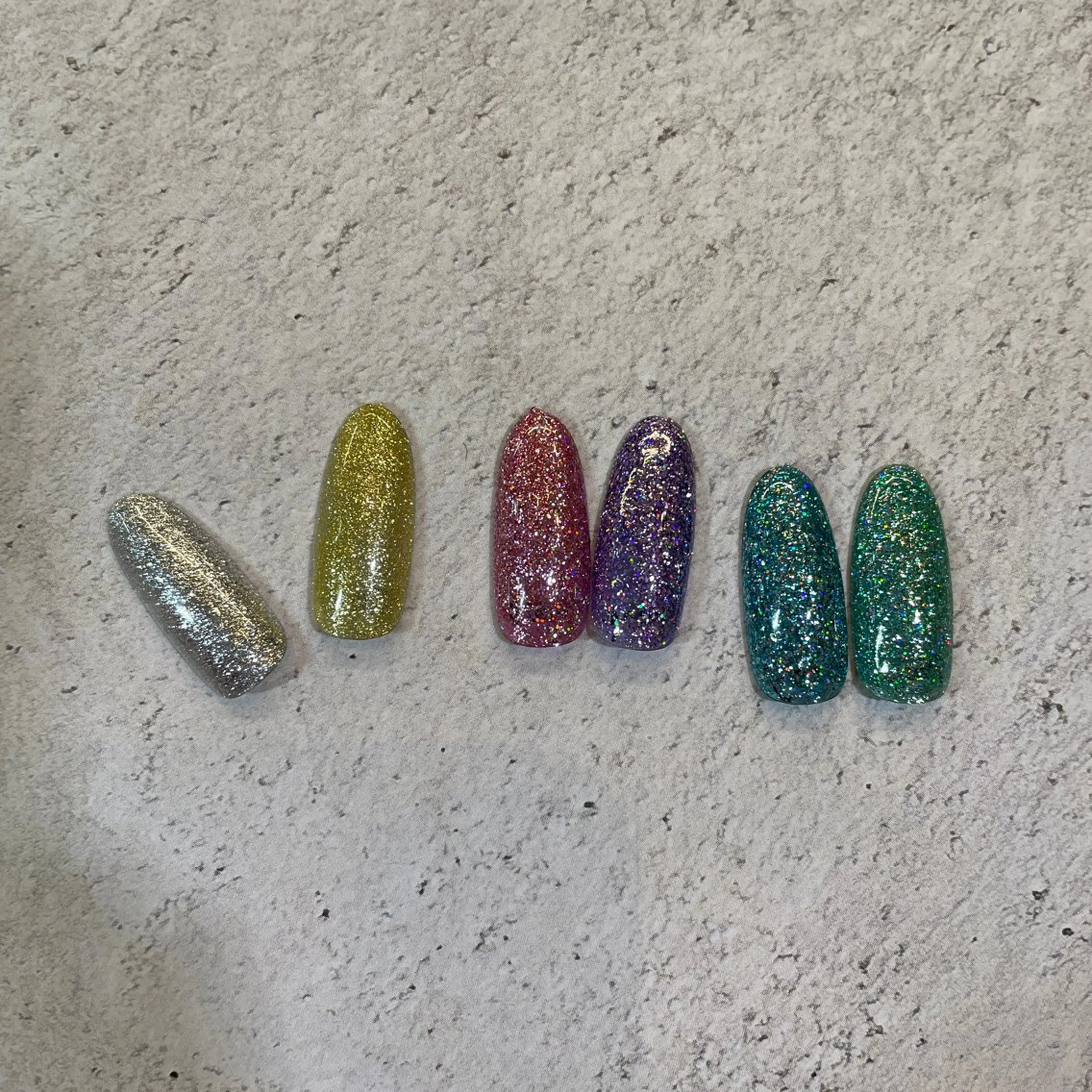 ネイル フットネイル ラメ(グリッター) ワンカラーネイル ハンドネイル LUNI（シェアサロンHeartSpace内）所属・LUNI 久屋大通 ˚✧₊⁎/ yuriのネイルデザイン