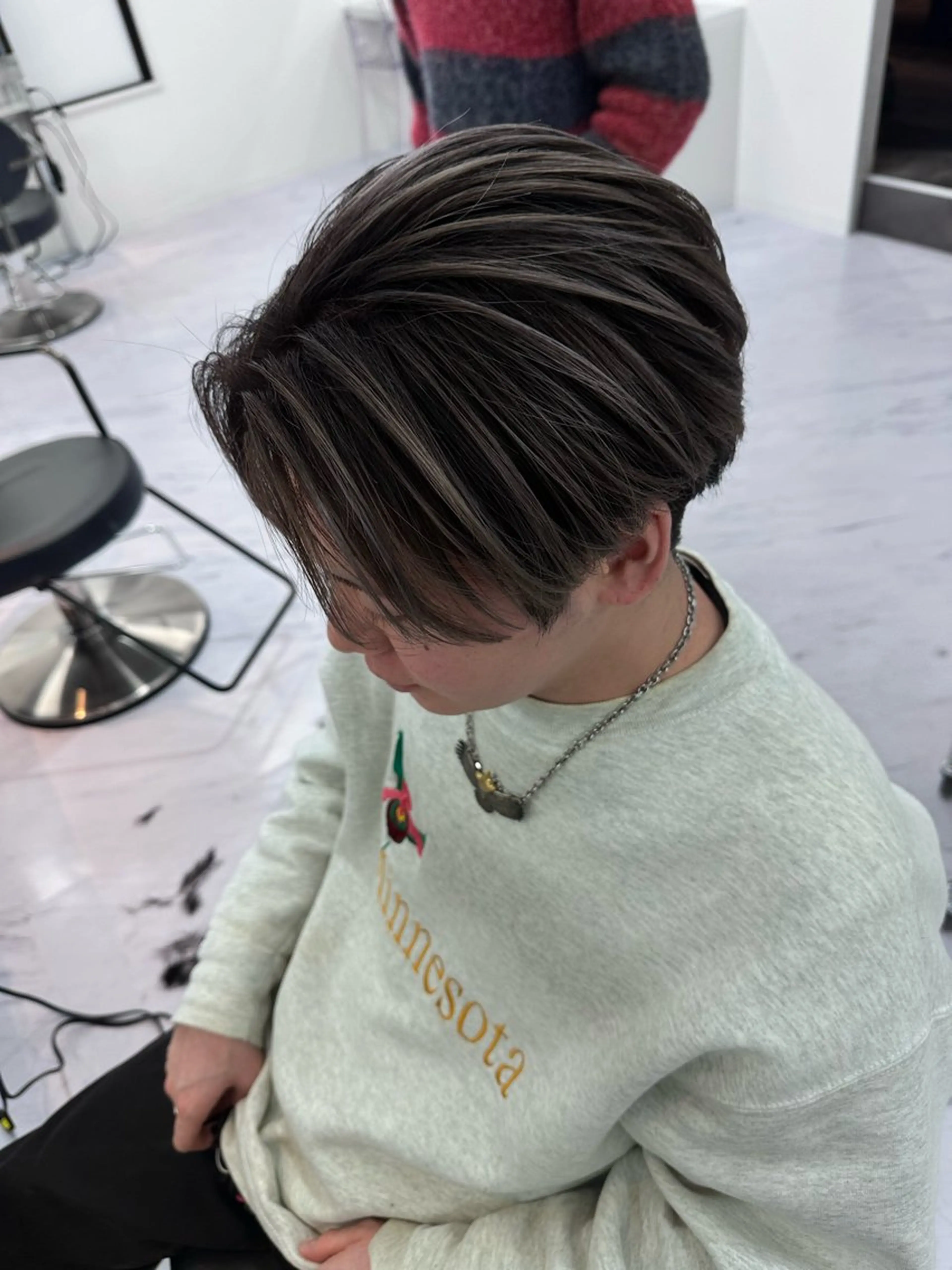 カラー ViVIE所属・VIVIE天神 ブリーチのヘアスタイル