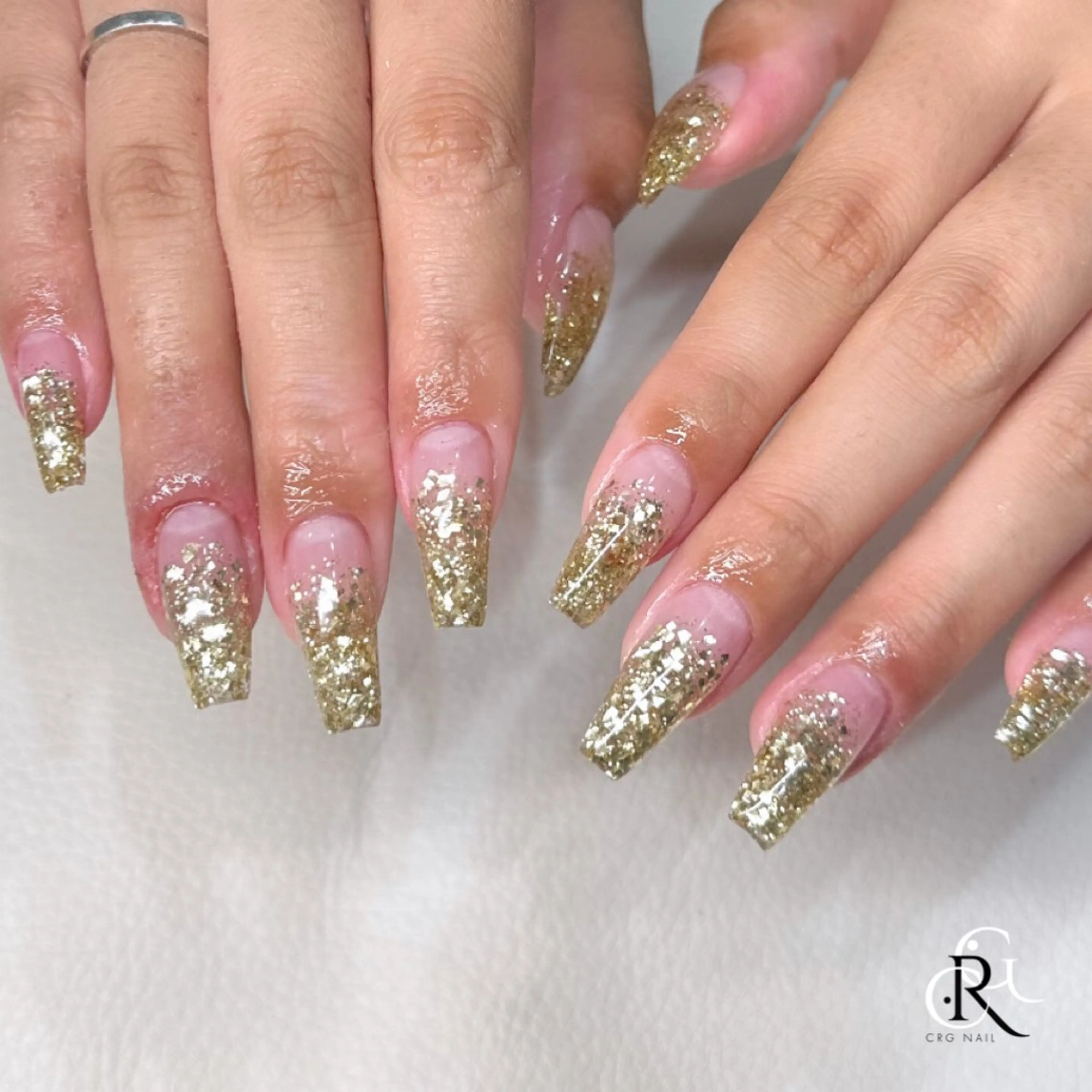 ネイル ゴールド グラデーション キラキラネイル ラメ(グリッター) ワンカラーネイル ハンドネイル 美フォルム✨ CRG　RURIのネイルデザイン