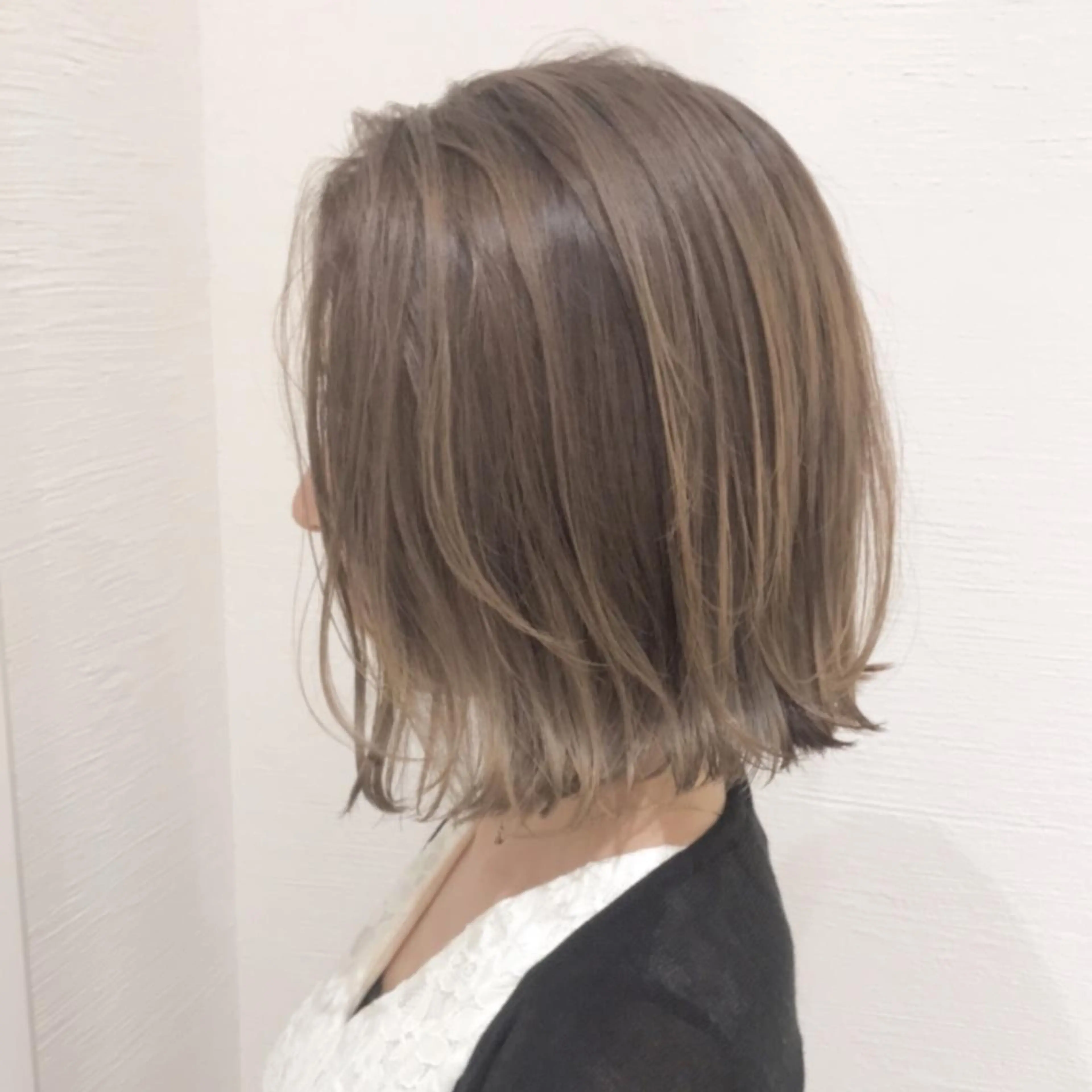 ショート レイヤーカット ヘアカラー 岸川 恭子のヘアスタイル