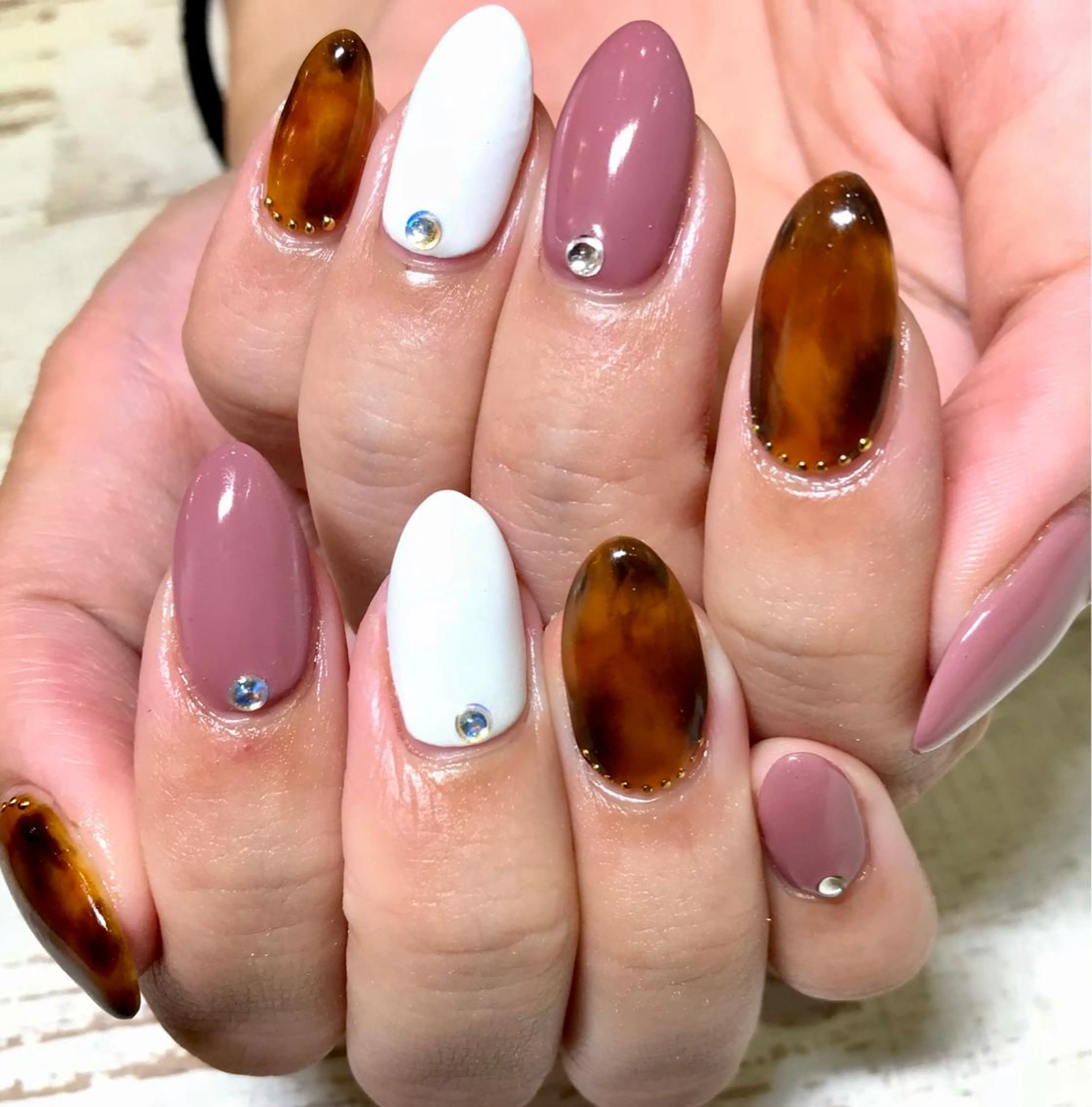 ネイル べっ甲ネイル Lino+ ネイル&よもぎ蒸しのエステ・リラクイメージ