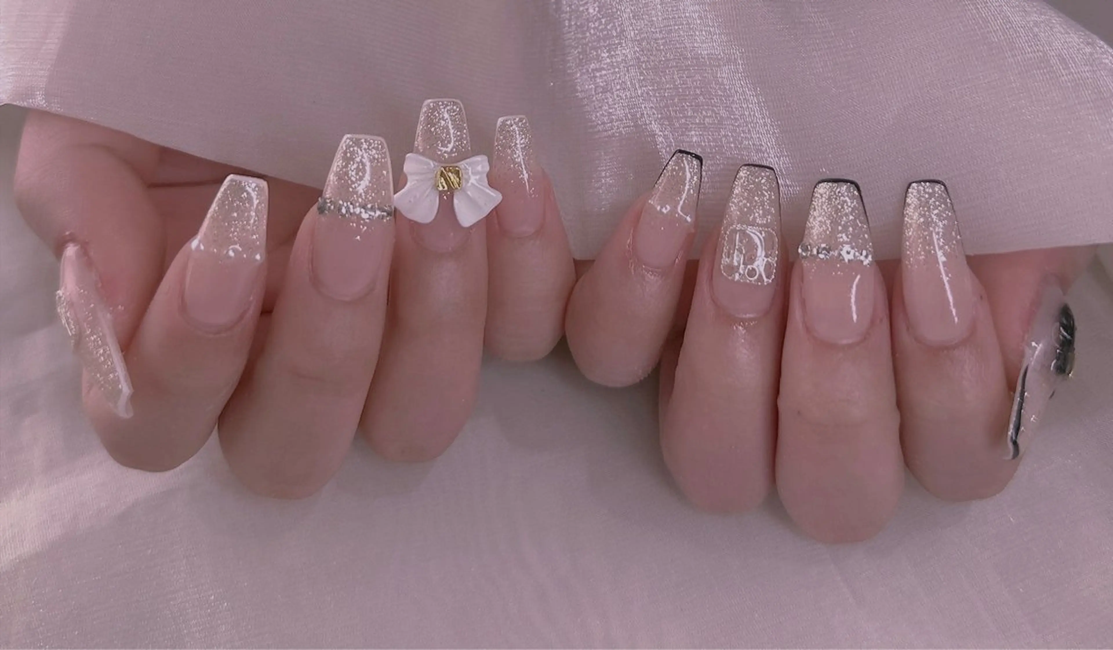 ネイル ブルー チークネイル フレンチネイル ハート ホログラムネイル 美爪パラジェル導入店 Sunnilyのネイルデザイン