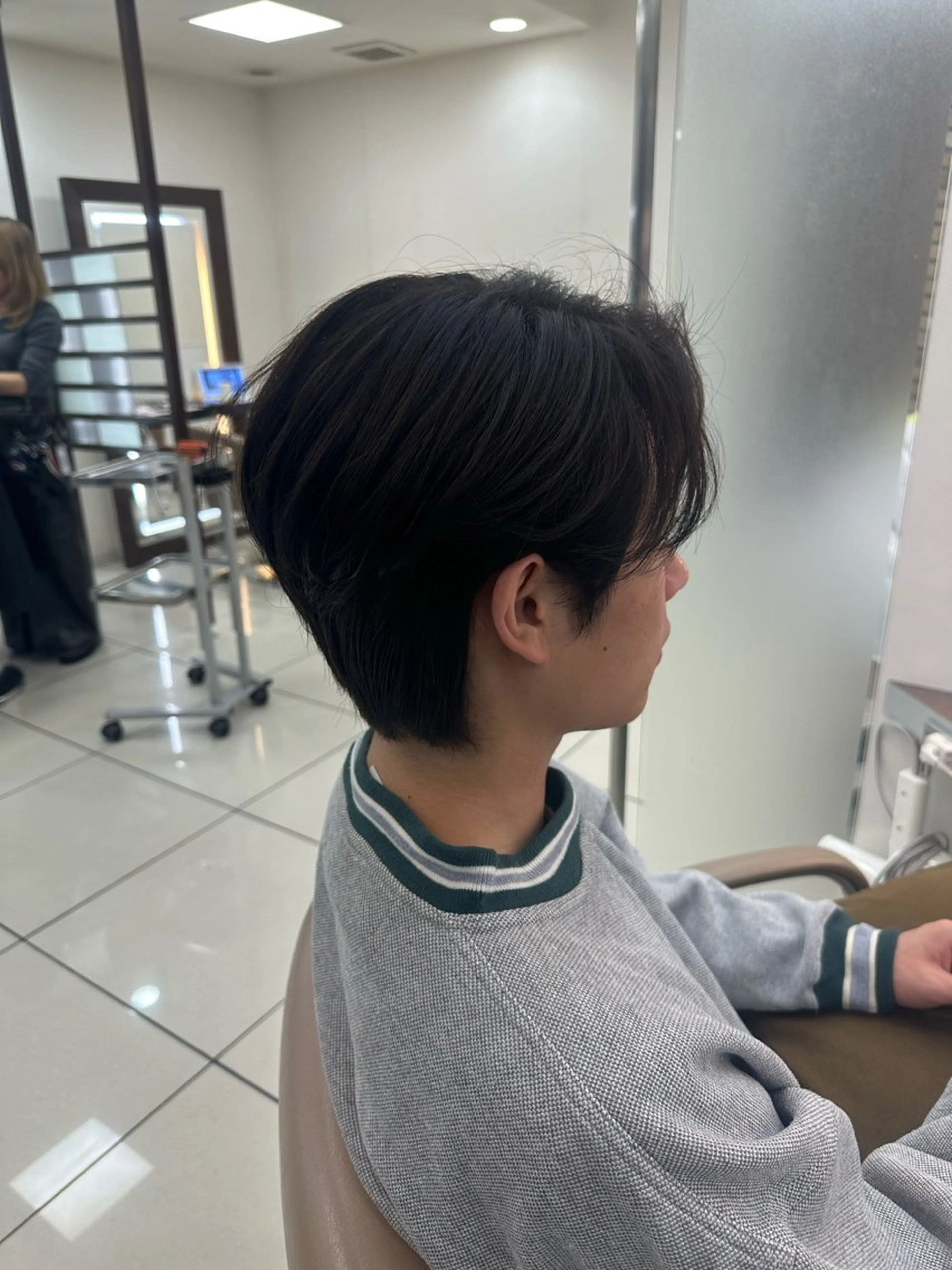 メンズ カット ラウンドマッシュシャ ドウニュアンスパーマのヘアスタイル