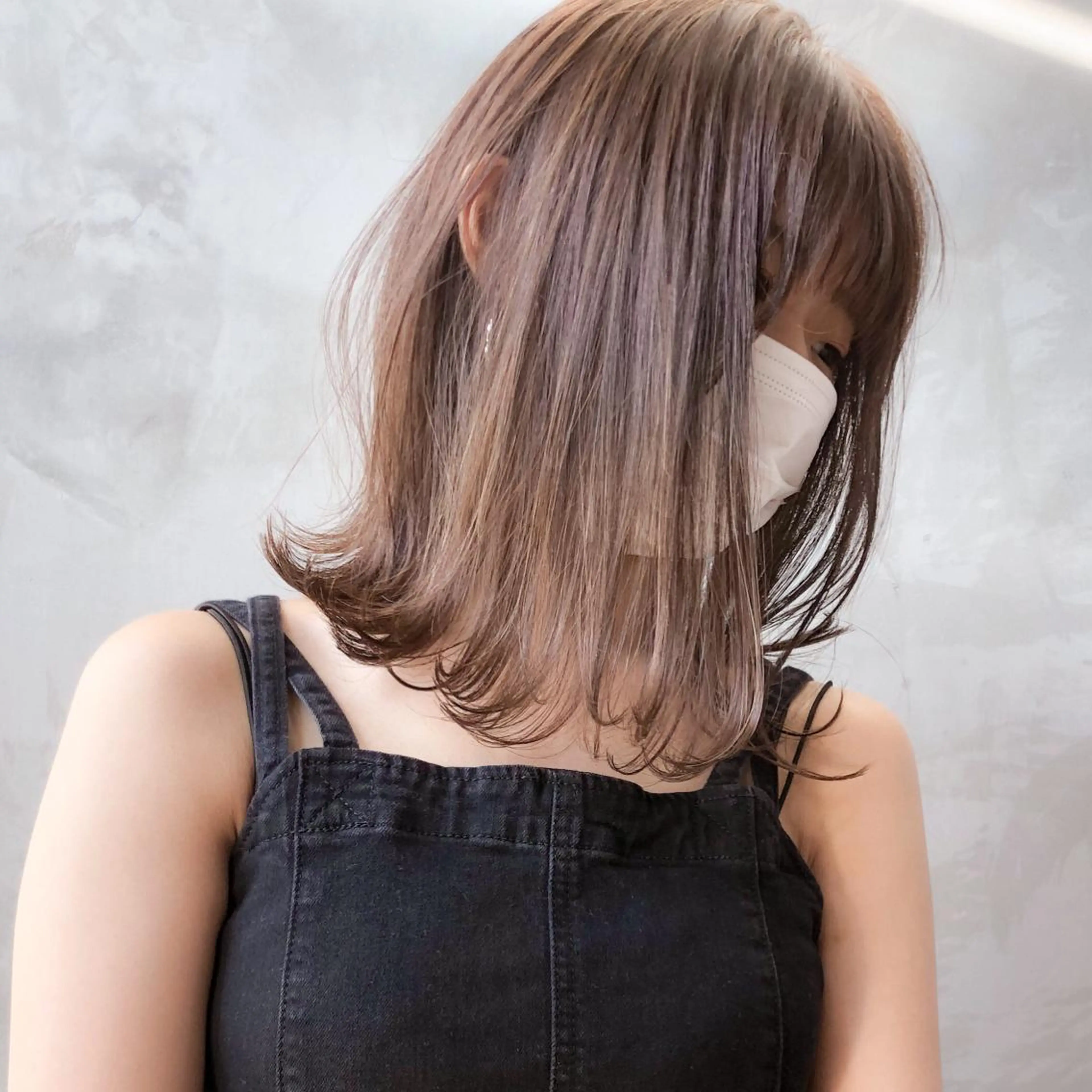 ミディアム カラー ヘアアレンジ ベージュカラー ミルクティーベージュ カット ヘアカラー トリートメント TOMO GEEKS代表のヘアスタイル
