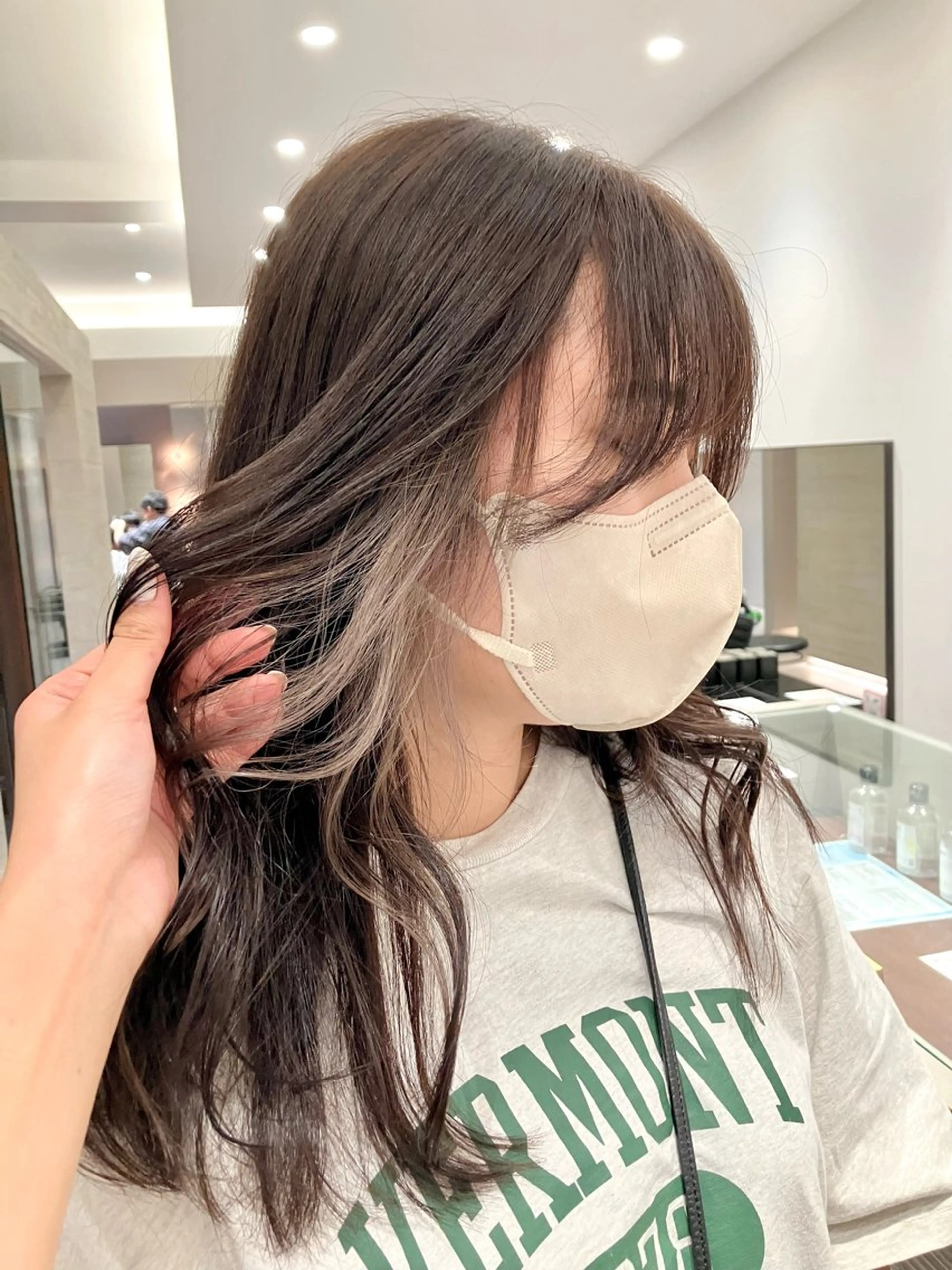 ロング カラー ベージュカラー サキ🤍ハイトーン 🩰くびれ巻きヘアのヘアスタイル