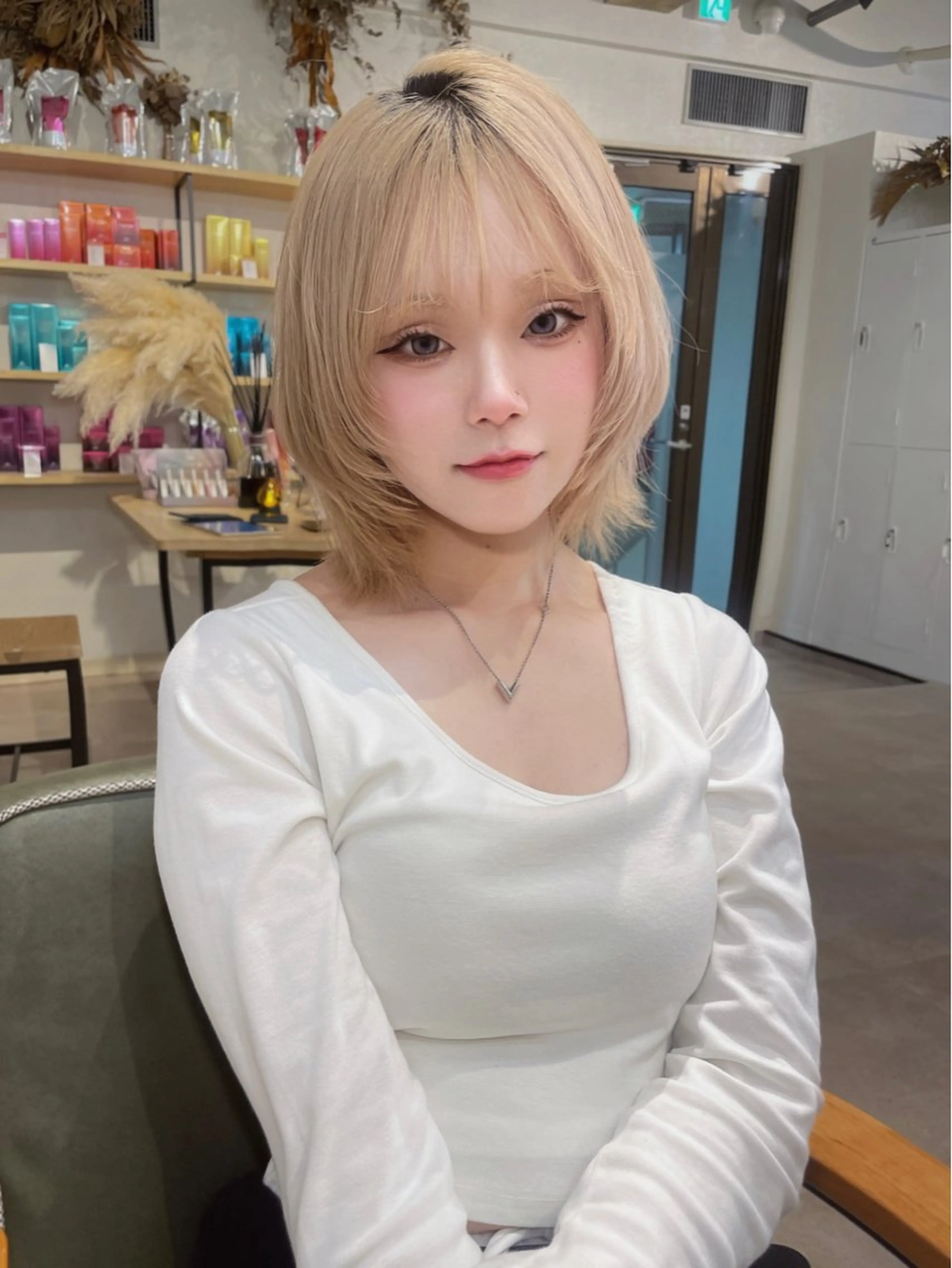 ミディアム 顔まわりレイヤー レイヤーカット カット トリートメント 似合わせカット/ 顔周りカット/まりなのヘアスタイル