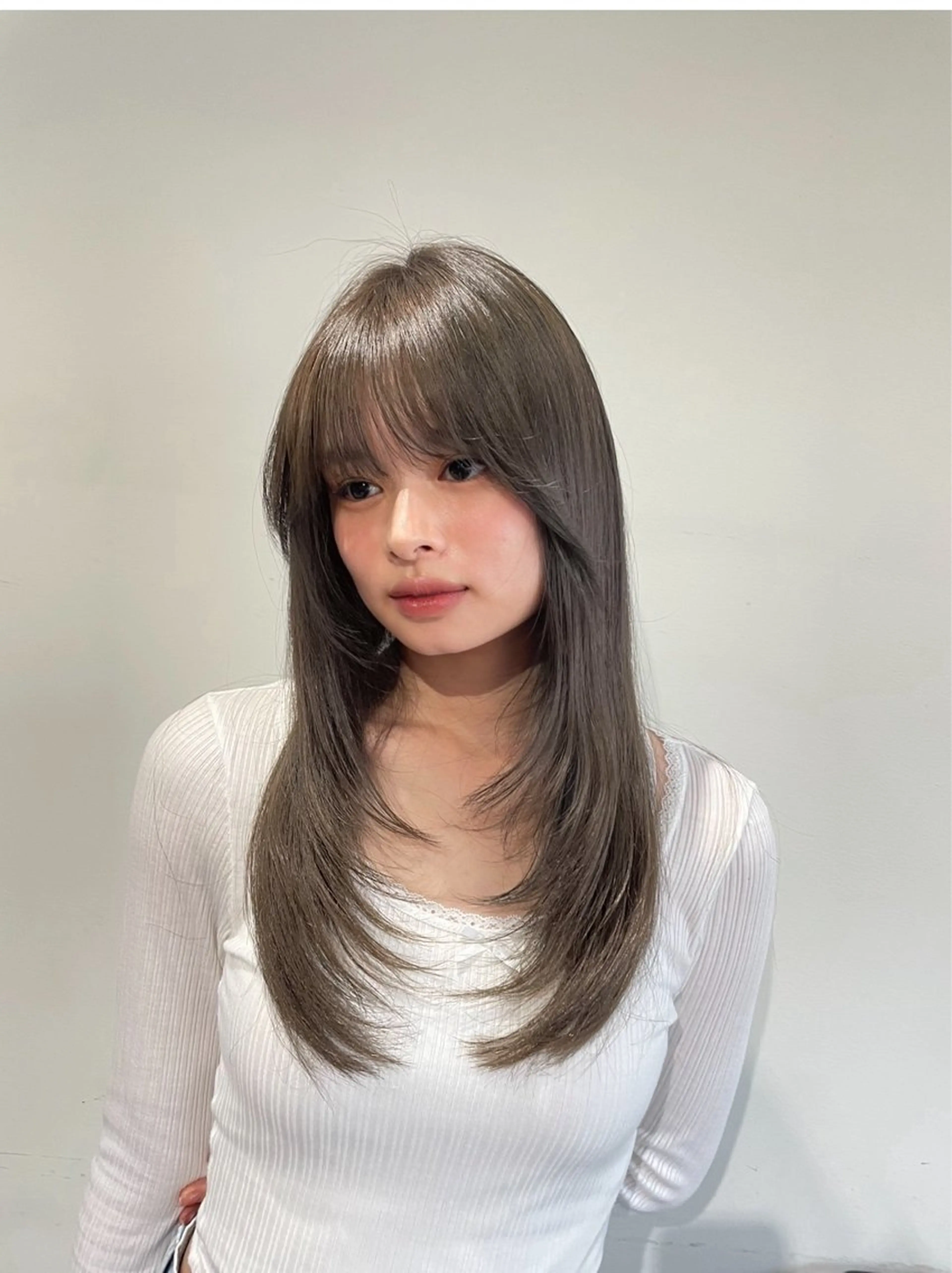 ロング カラー ベージュカラー オリーブベージュ ヘアカラー トリートメント sora/ボブ/ レイヤーカットのヘアスタイル