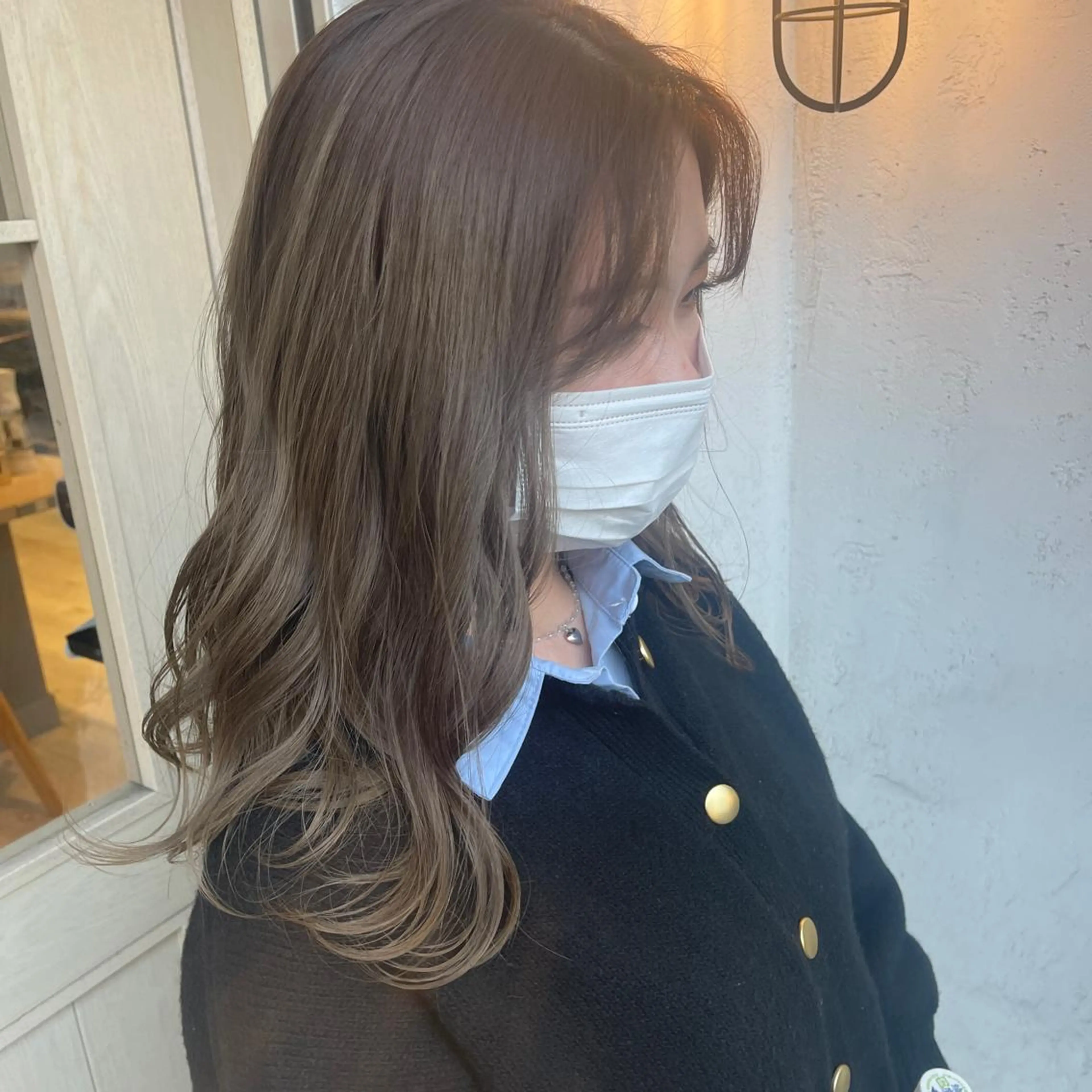 セミロング カラー ベージュカラー ブリーチ ミルクティーベージュ ヘアカラー mai ROCCO3rdのヘアスタイル