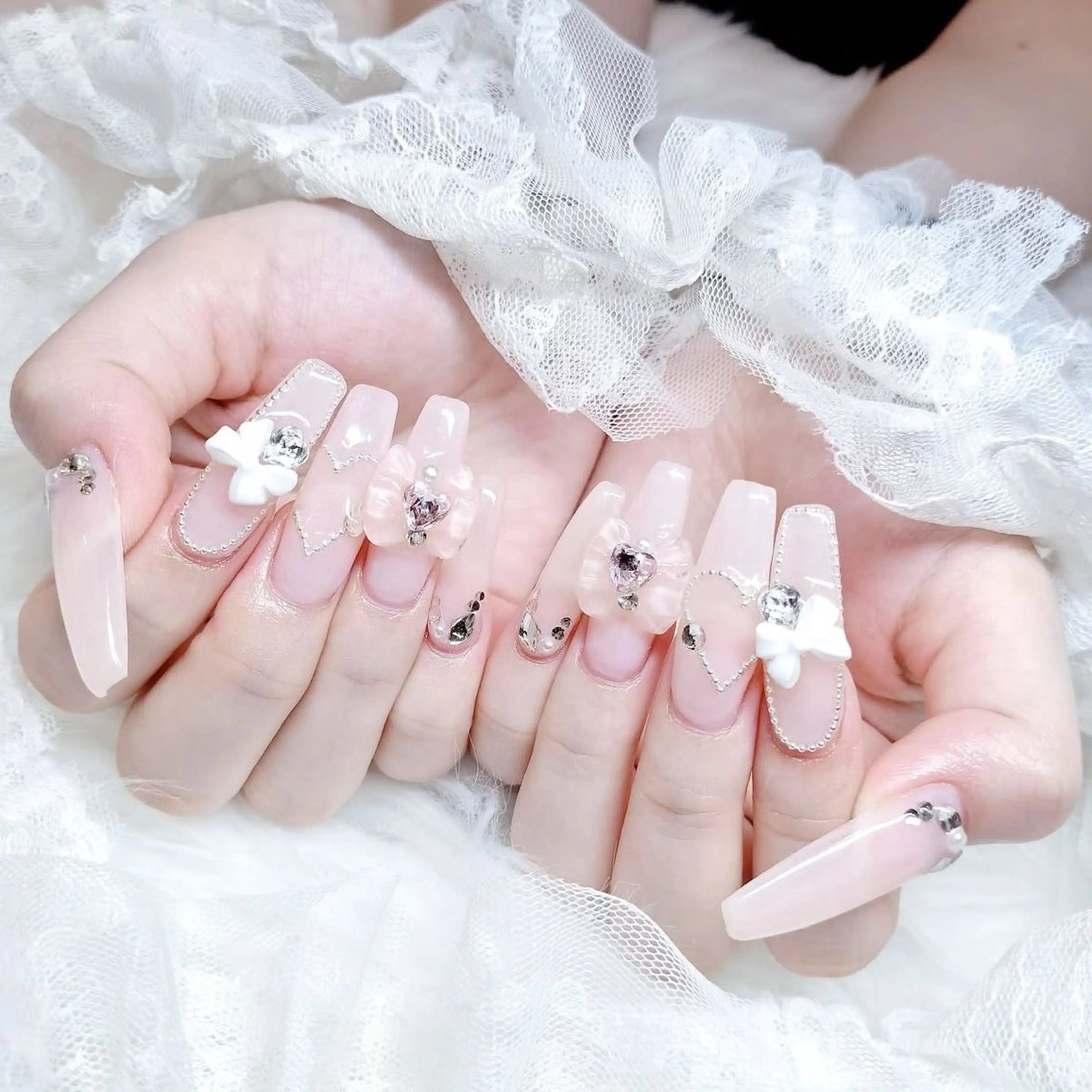 ネイル フレンチネイル ジェルネイル キラキラネイル 韓国ネイル マグネットネイル Julli nail studio所属・Julli NailStudioのネイルデザイン