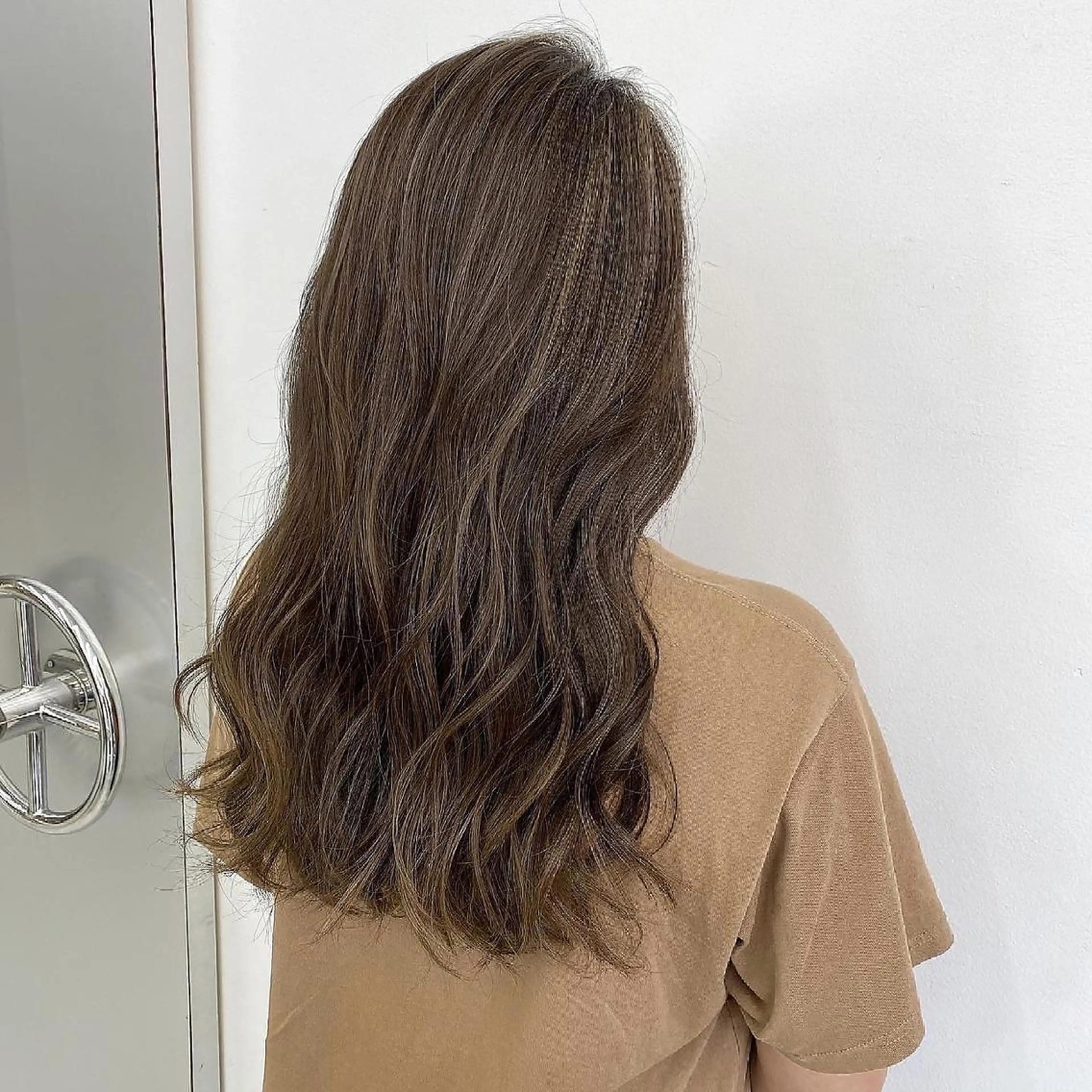 ロング カラー ハイライトカラー ハイライト カット ヘアカラー トリートメント 岩崎 裕司のヘアスタイル