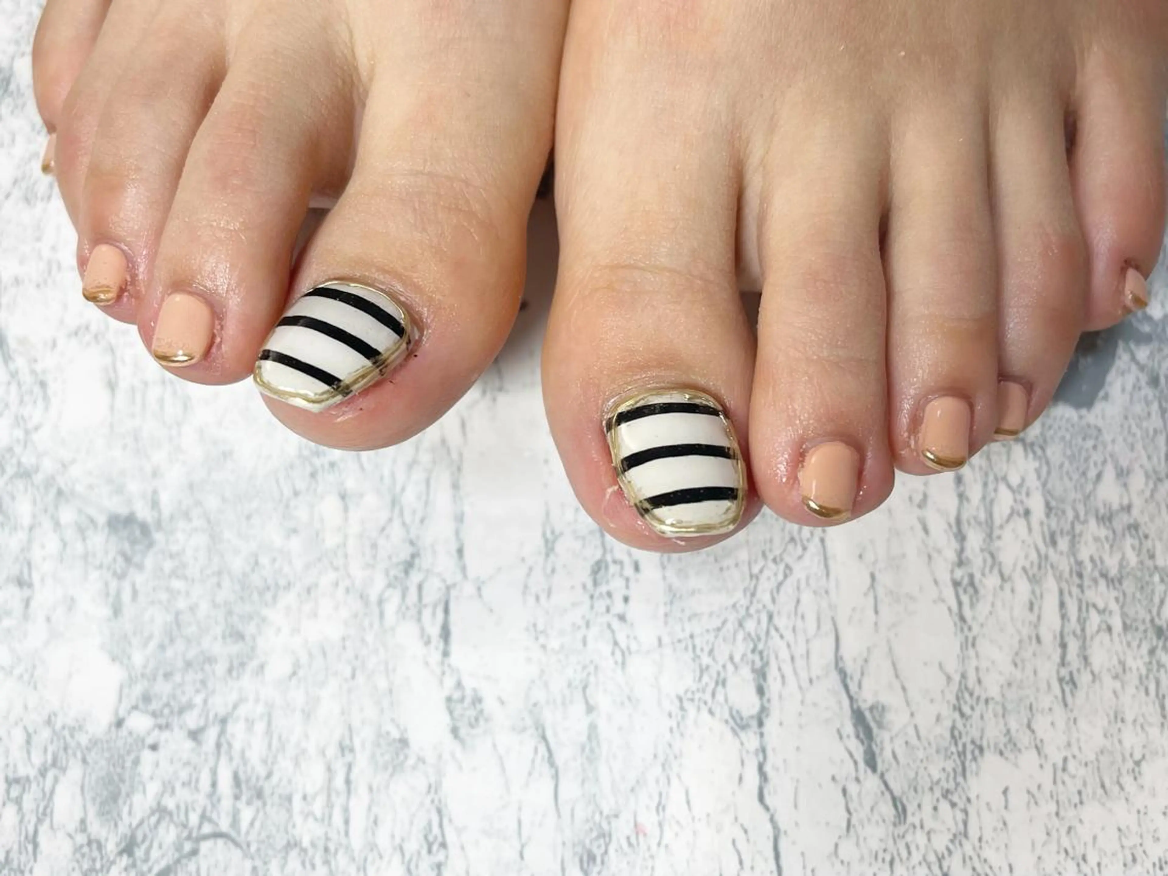 ネイル ボーダー フットネイル ニュアンスネイル シンプルネイル 春ネイル ネイル フフラ所属・nail fufla ♡yamane♡のネイルデザイン