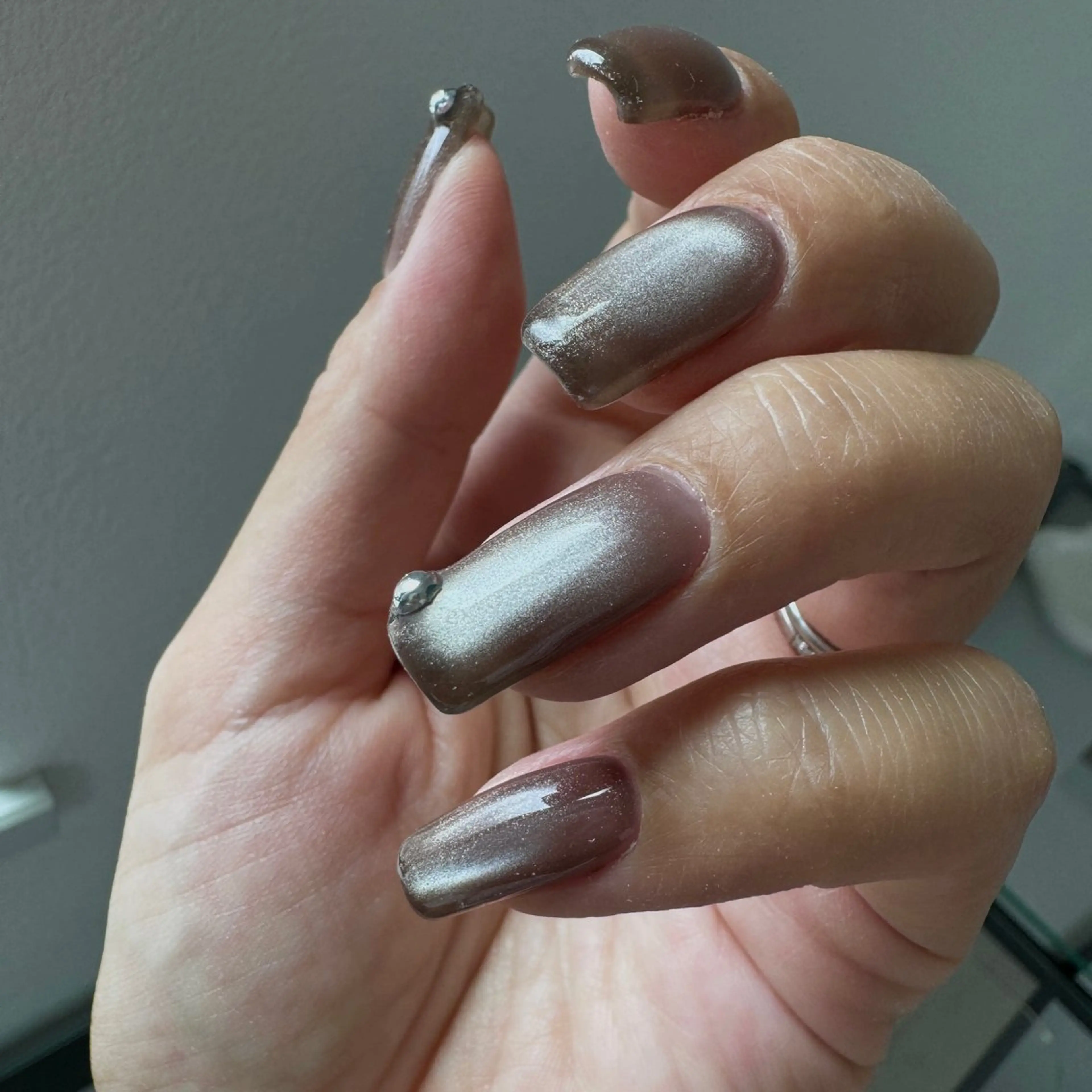 ネイル マグネットネイル シルバー ハンドネイル nail salon émuのネイルデザイン