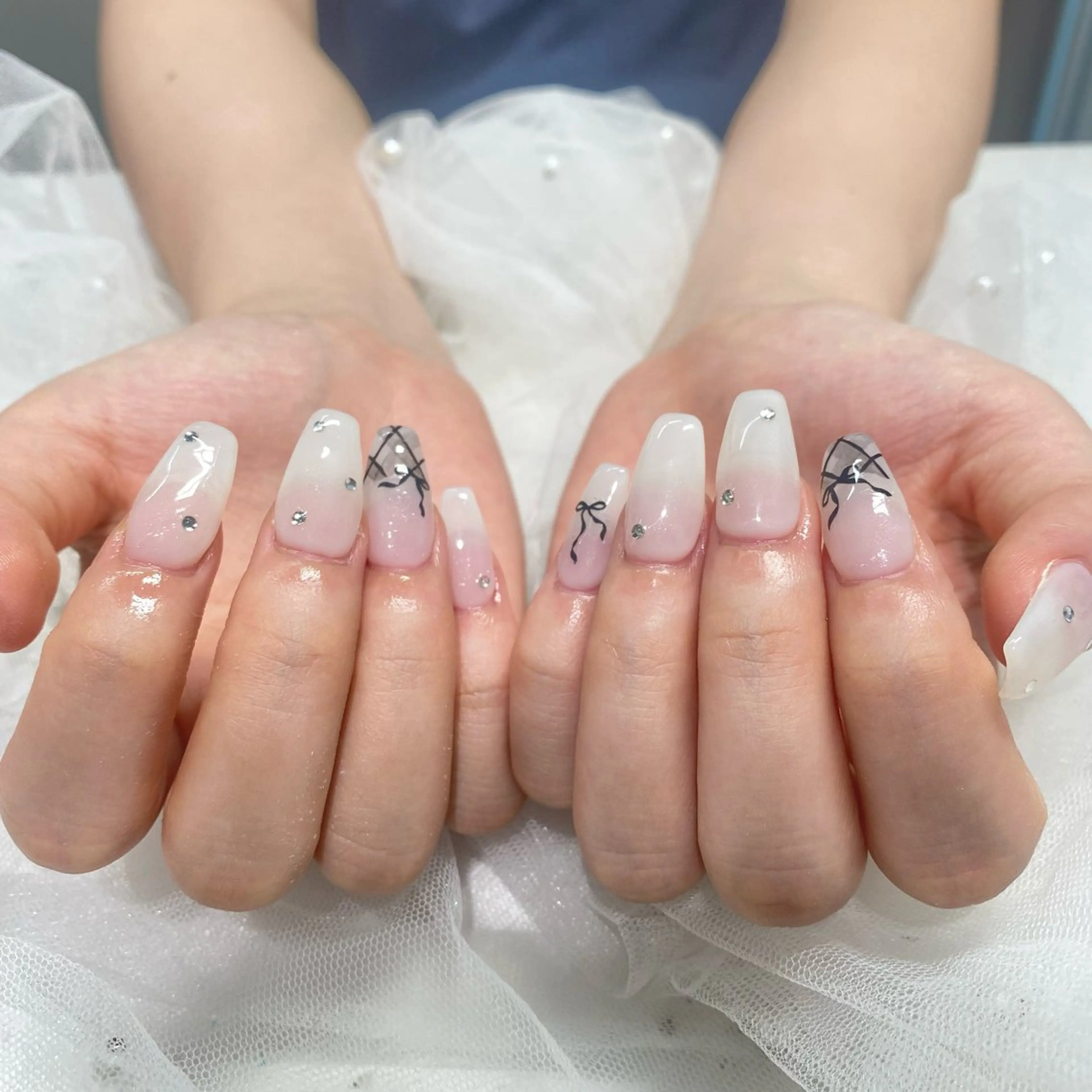 ネイル フレンチネイル ガーリー ハンドネイル yuuka 🌙WOLTOKYOのネイルデザイン