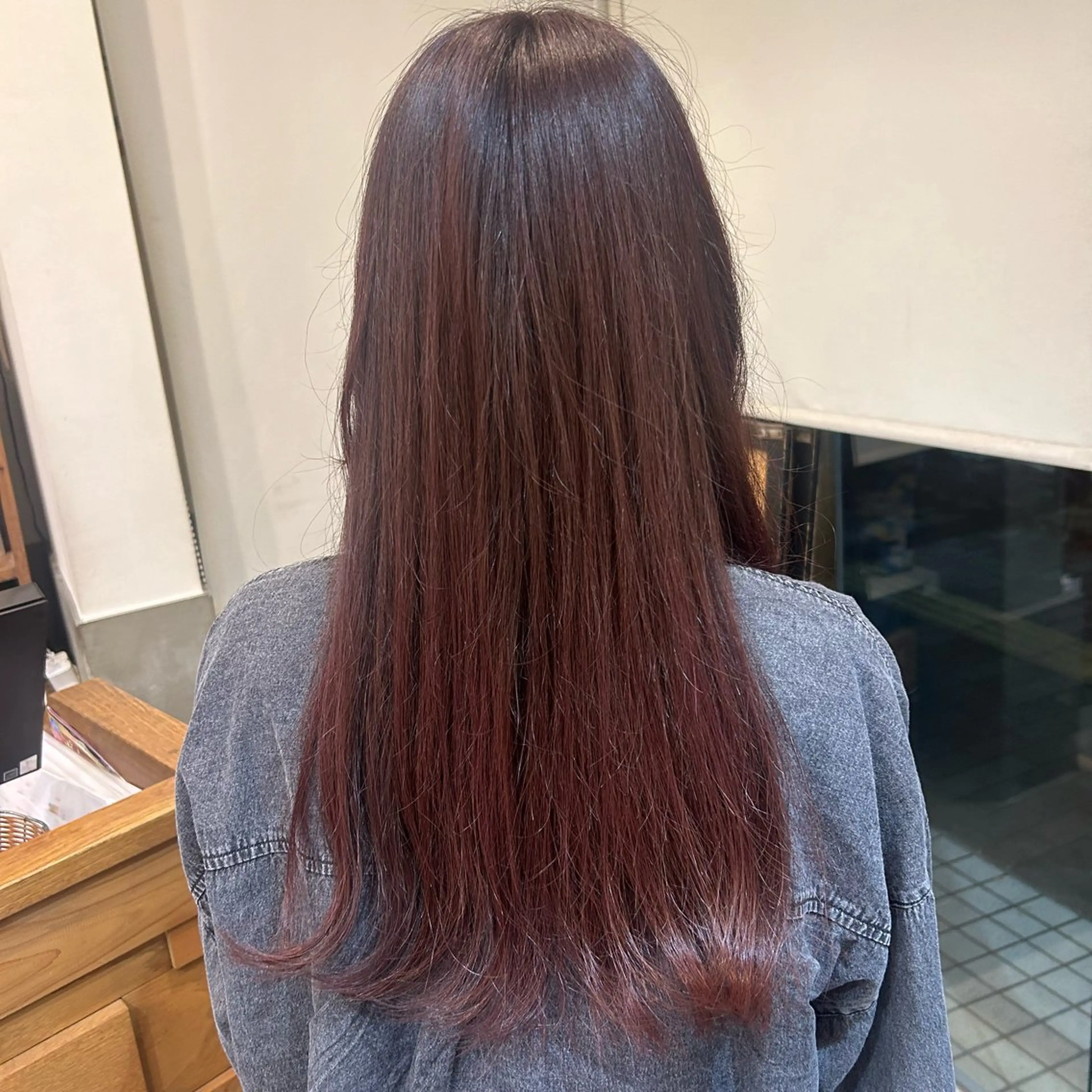 ロング カラー ブリーチ ブリーチなしカラー カット ヘアカラー トリートメント 若狭 彩花のヘアスタイル