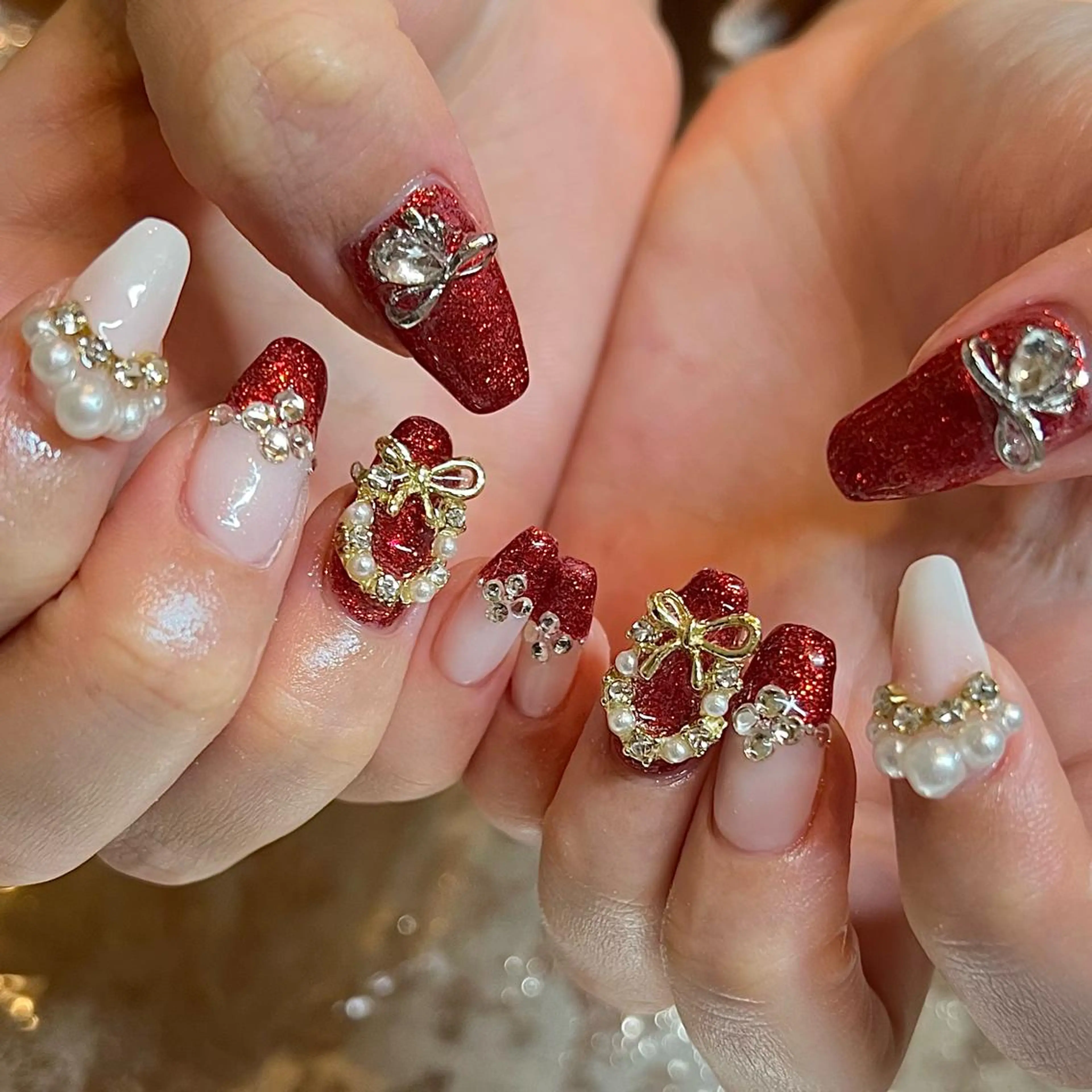 ミディアム ネイル クリスマス 冬ネイル クリスマス ハンドネイル H🌺 NAILのネイルデザイン