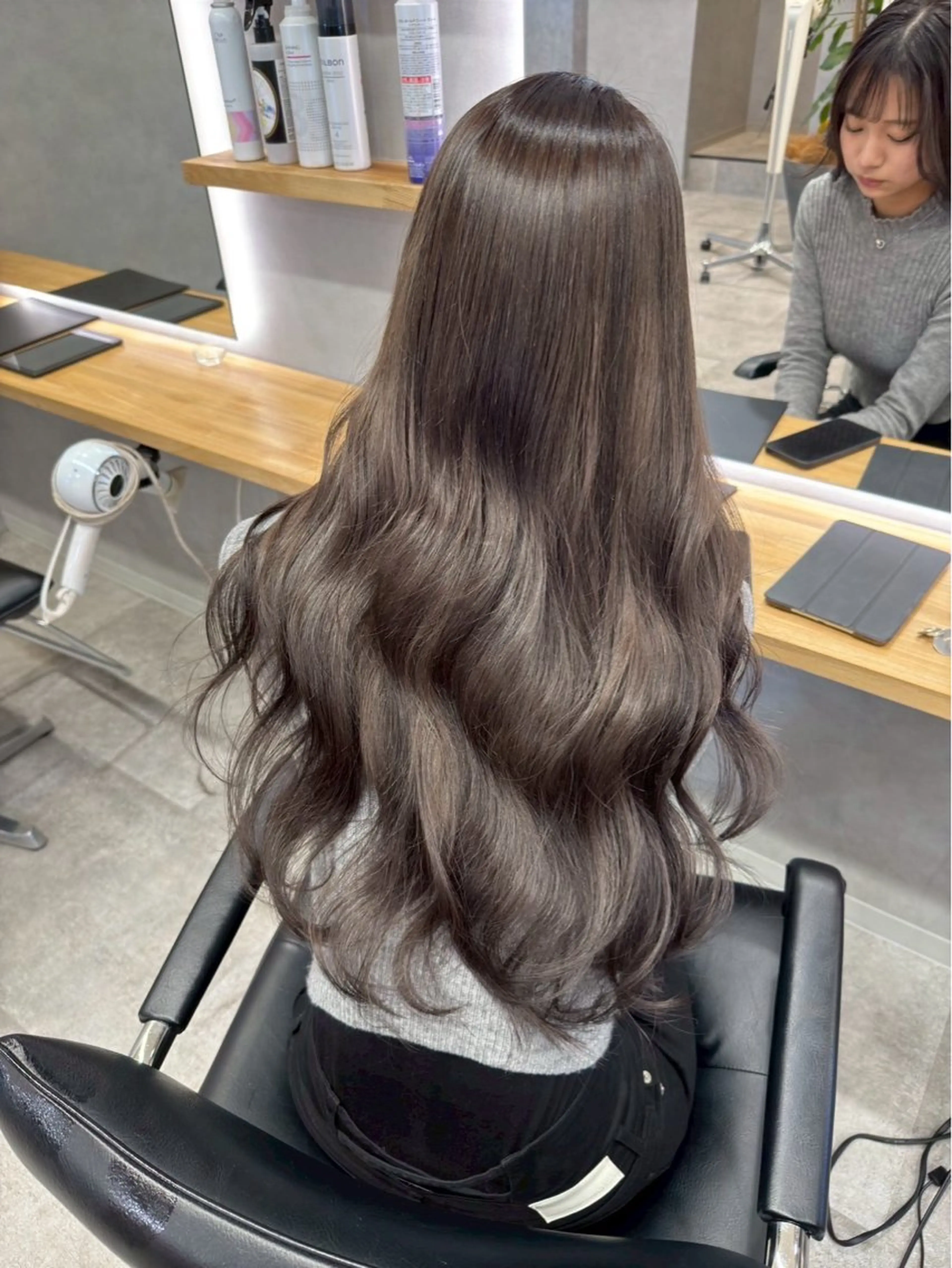 カラー ブリーチ 透明感カラー ヘアカラー NOAHL所属・艶髪カラー特化🧁 RIOのヘアスタイル