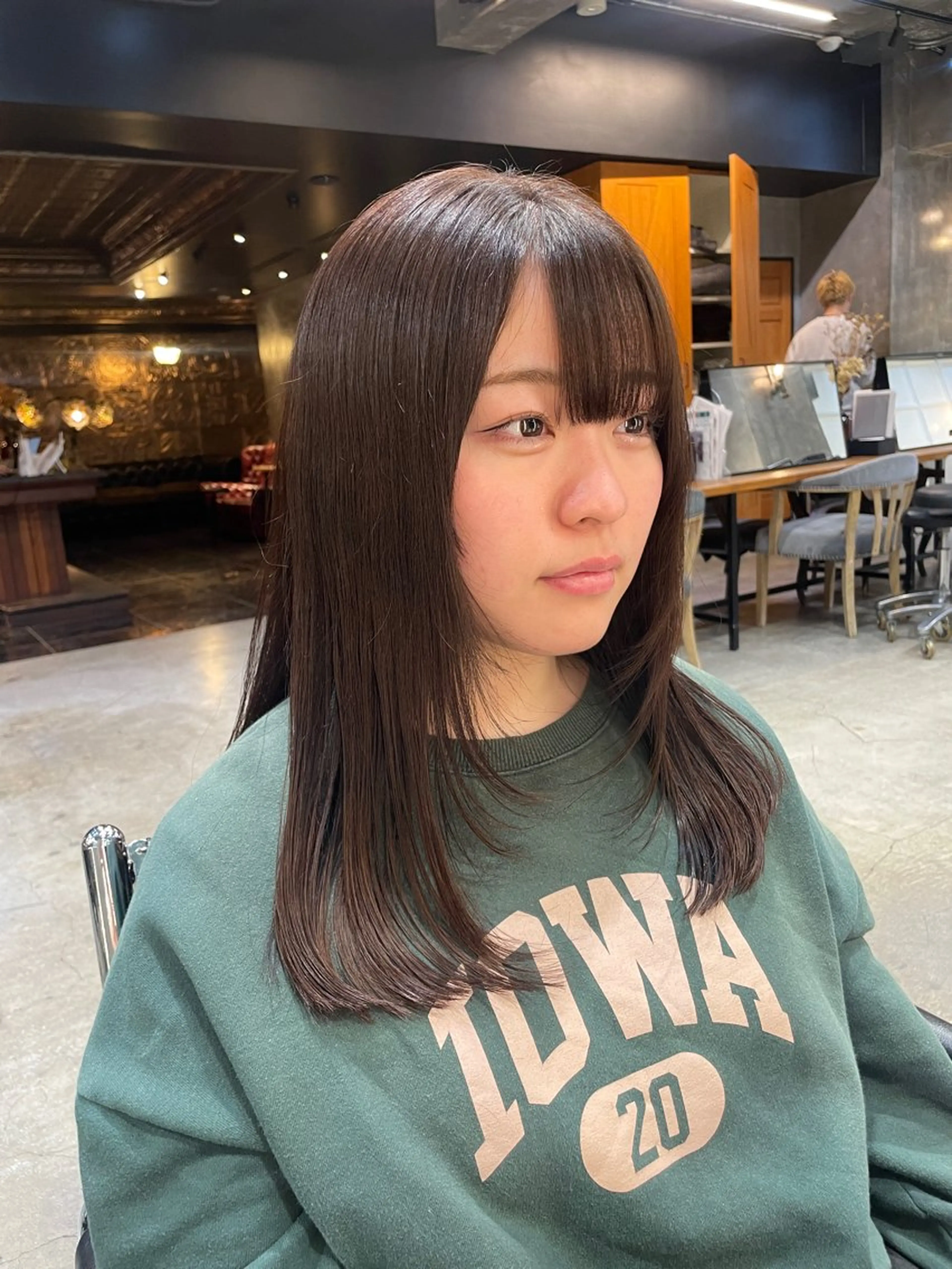 ミディアム カラー パーマ ヘアアレンジ レイヤー/ 透明感カラー/マドカのヘアスタイル