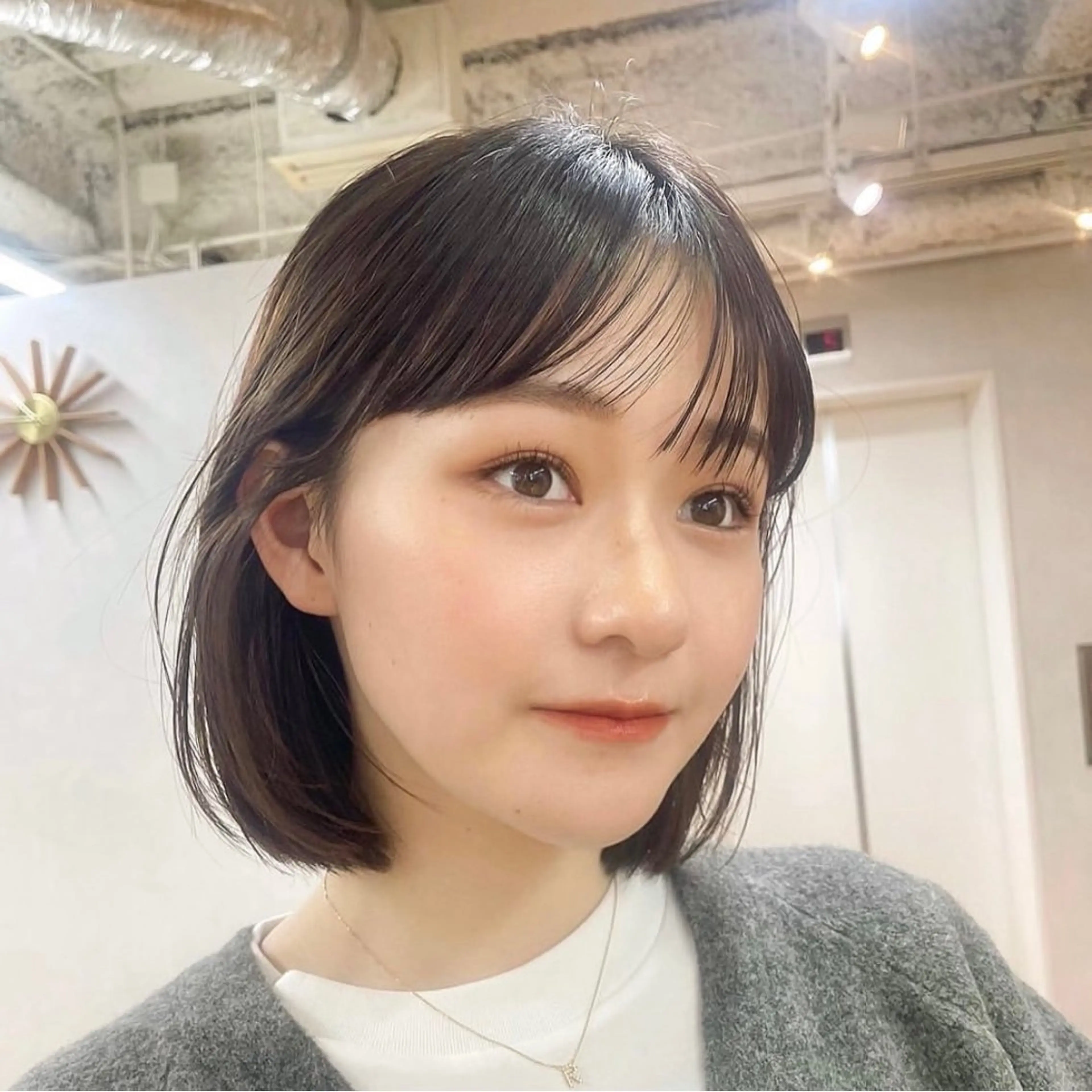 ショート カラー ボブ シースルーバング 内野   龍海 / レイヤーカットのヘアスタイル