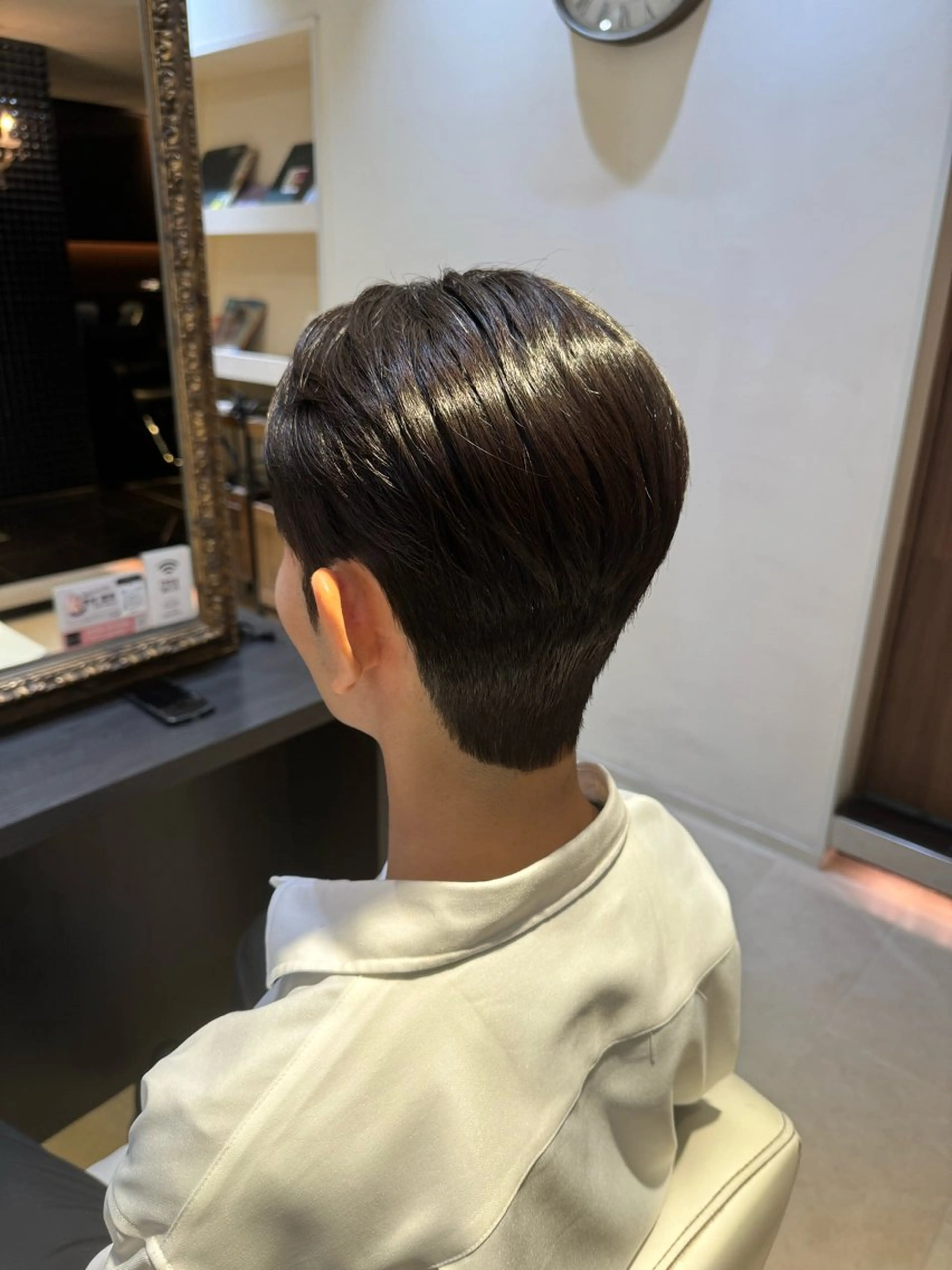 ショート パーマ メンズ センターパート コンマヘア ダウンパーマ カルマパーマ メンズ韓国風 KIM 🇰🇷 カルマ／ダウンパーマのヘアスタイル