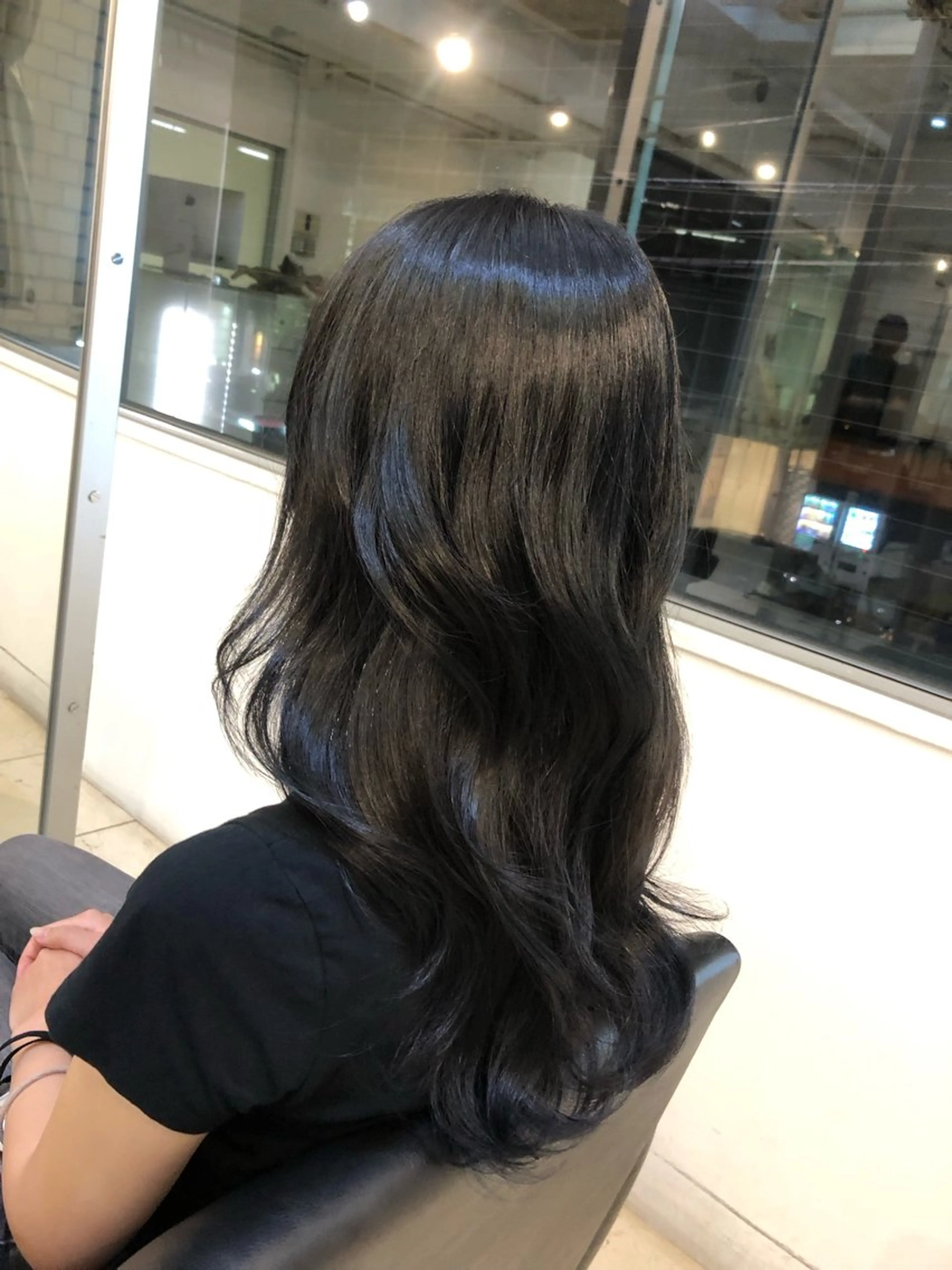 ロング カラー 黒髪 ブルーカラー ブルーブラック ボブミディパーマ❤︎ mizukiのヘアスタイル